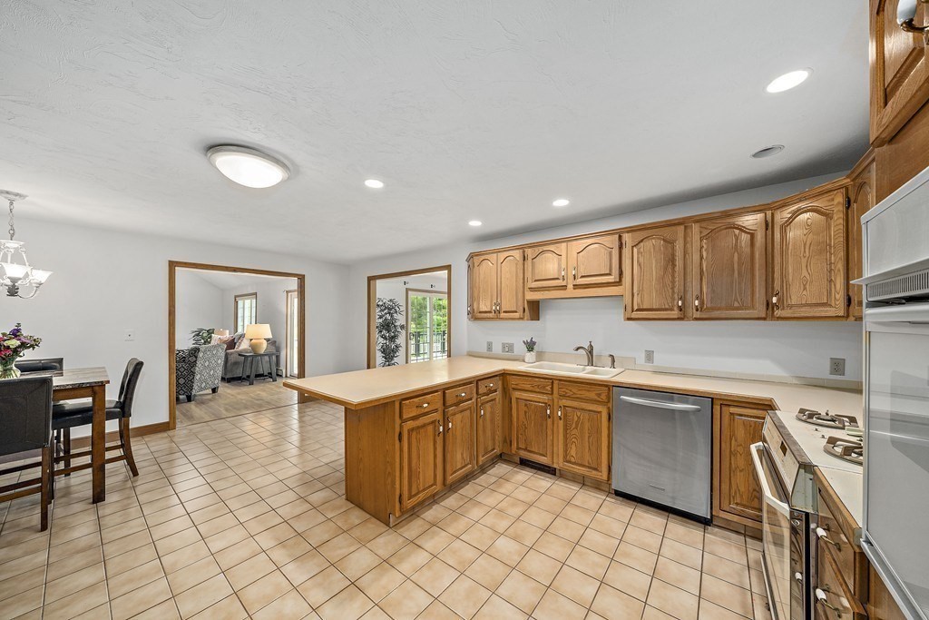 15 Kensington Dr, Canton, MA 02021 - Image 5