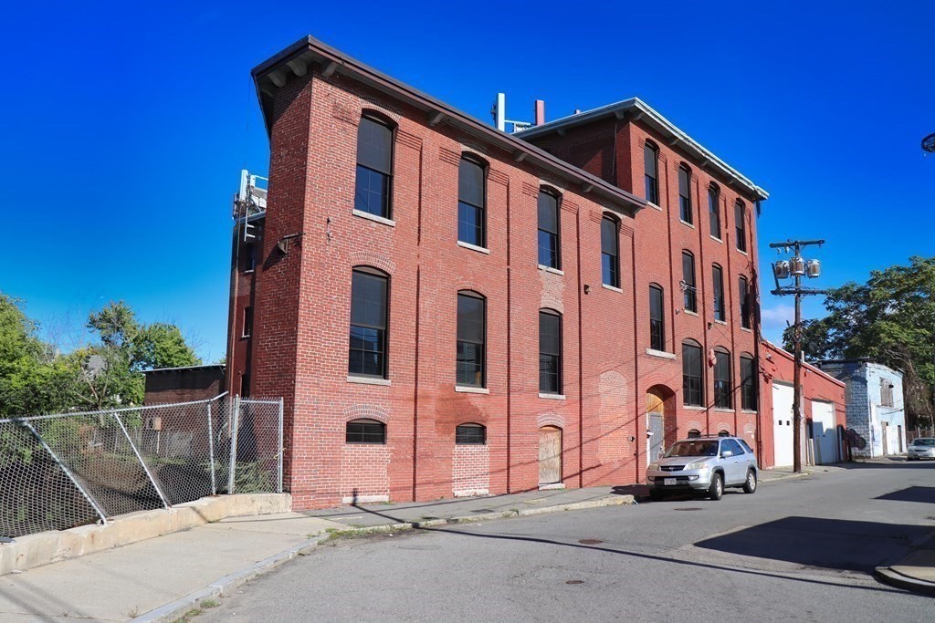 81 Holly Street, Lawrence, MA 01841 - Image 3