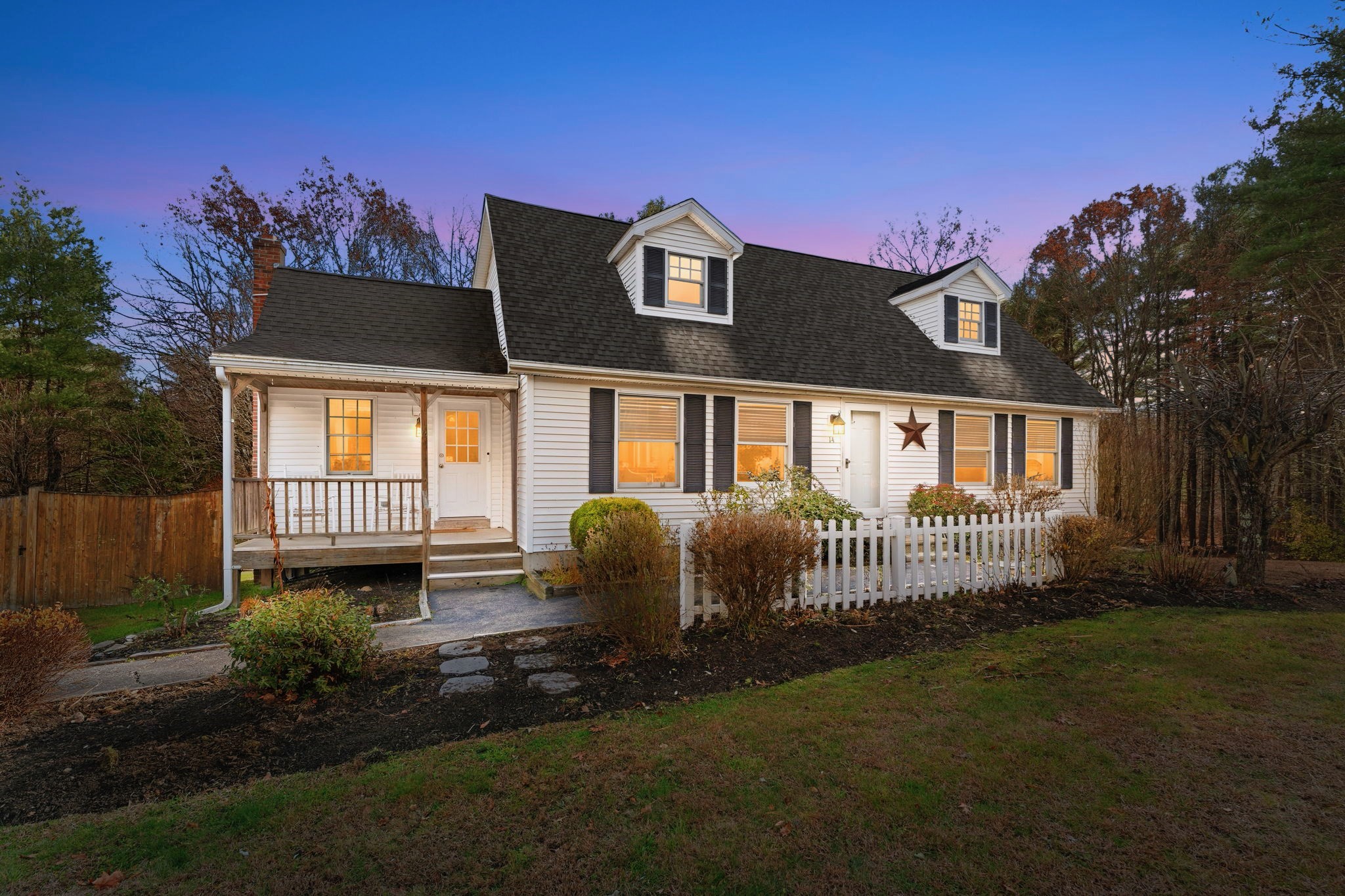 14 Woodland Rd, Uxbridge, MA 01569