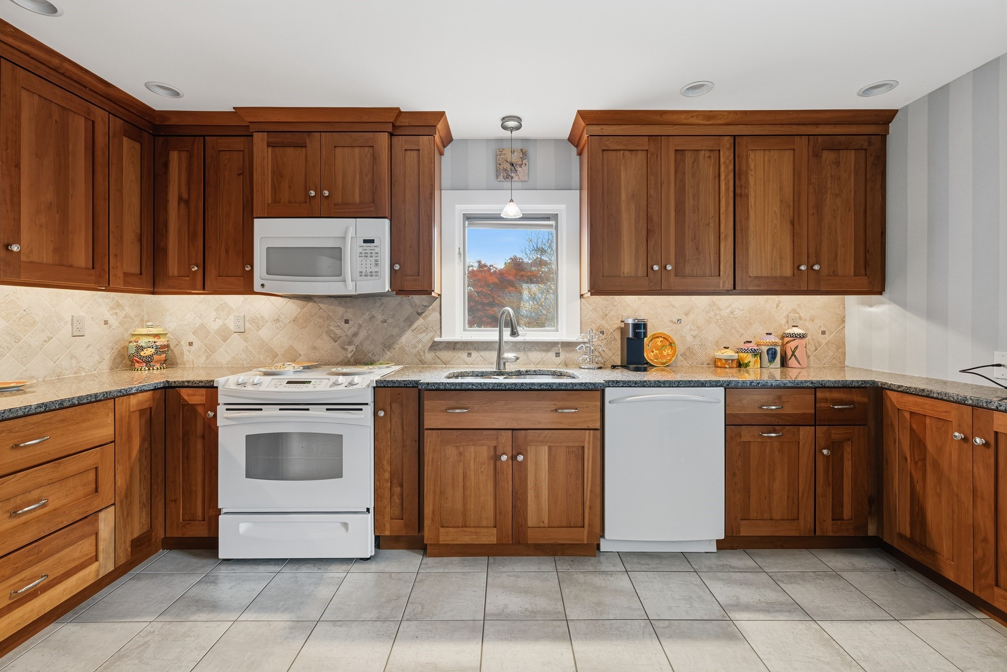 50 Gaywood St, Dartmouth, MA 02747 - Image 12