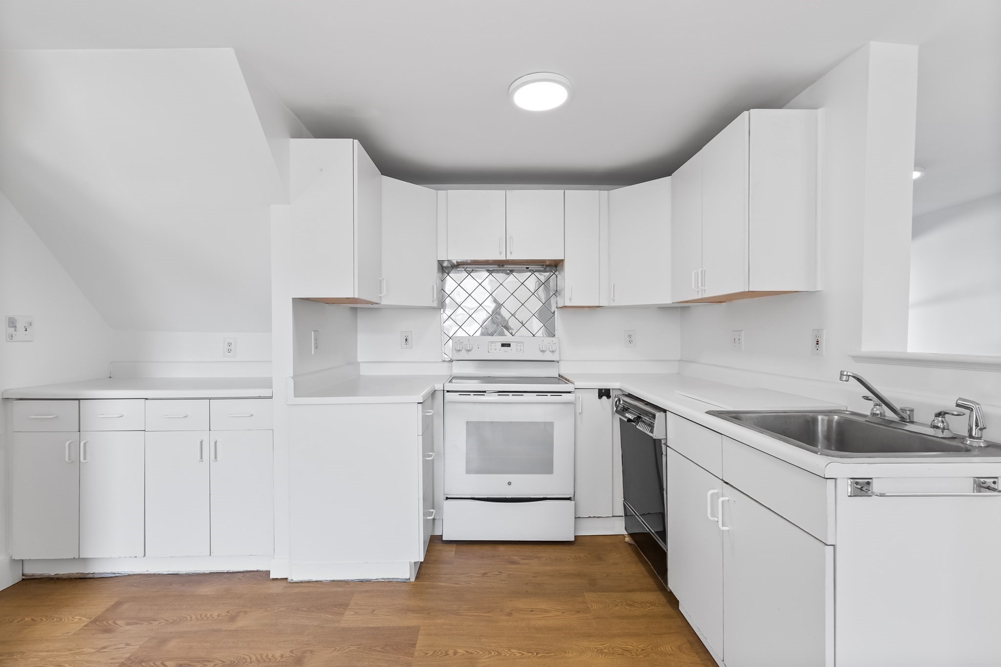 114 Haverhill St, North Reading, MA 01864 - Image 11