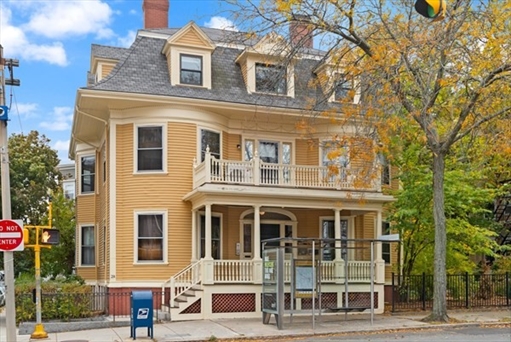 28 Highland Ave, Apt 3