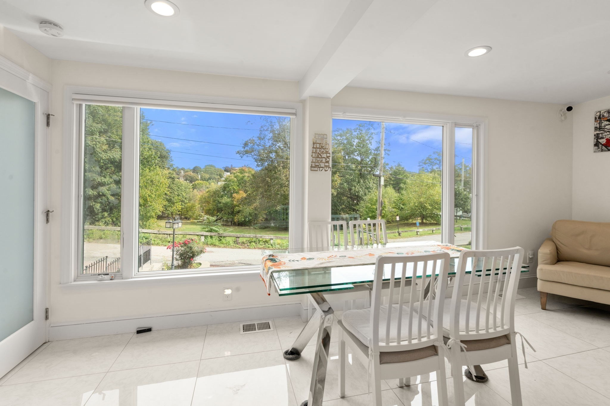 27 Hamilton Pl, Needham, MA 02494 - Image 2
