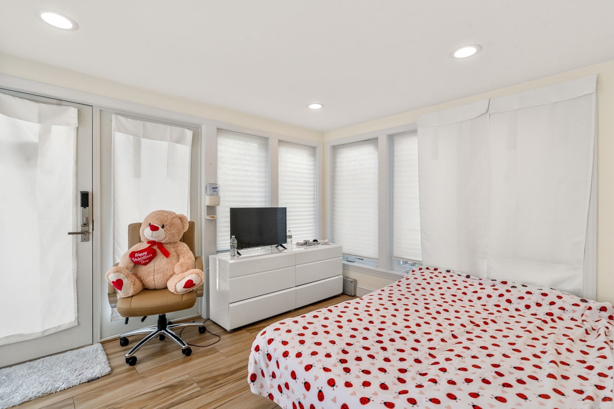 27 Hamilton Pl, Needham, MA 02494 - Image 15