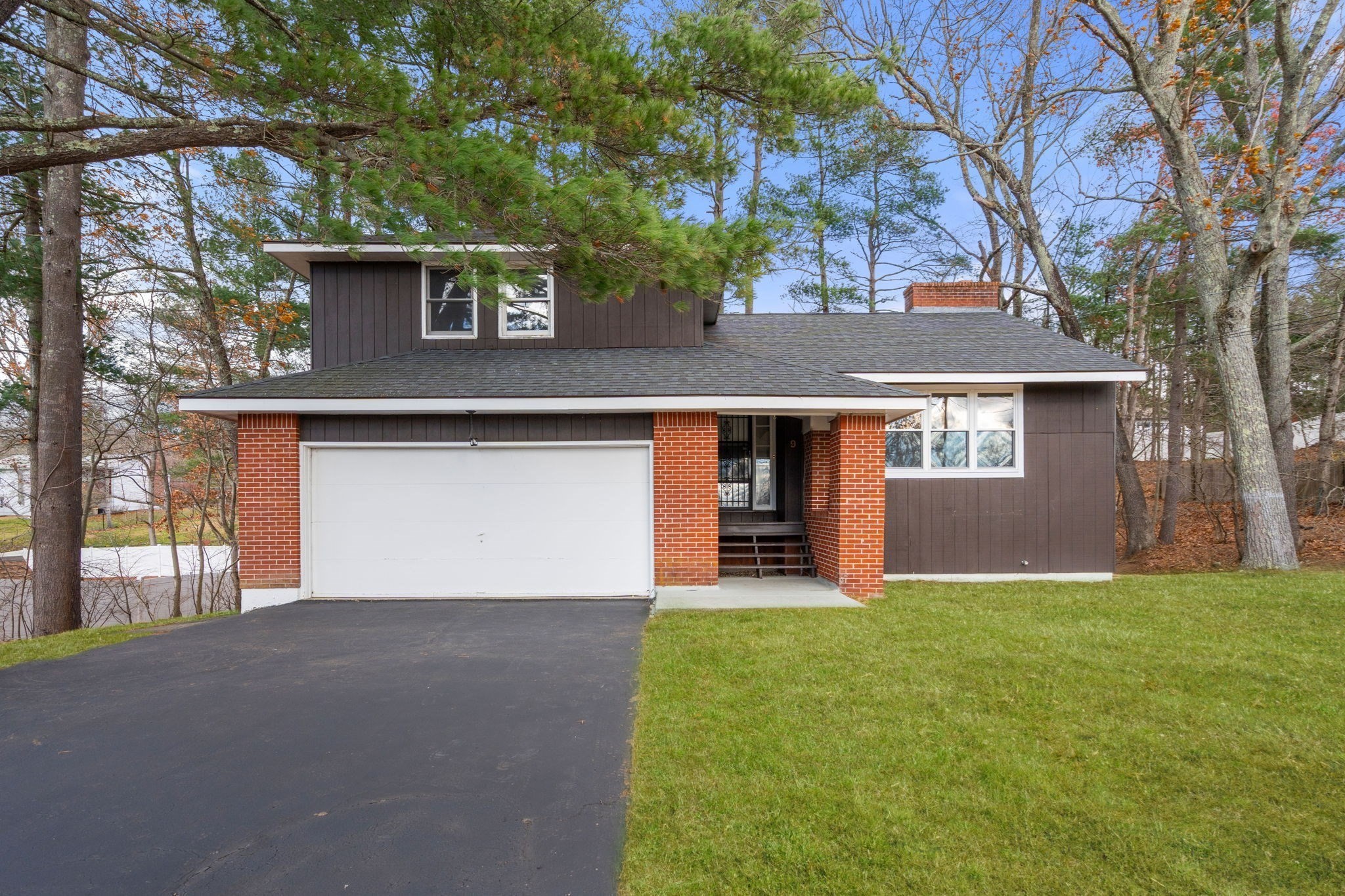 9 Scenic Ave, Webster, MA 01570