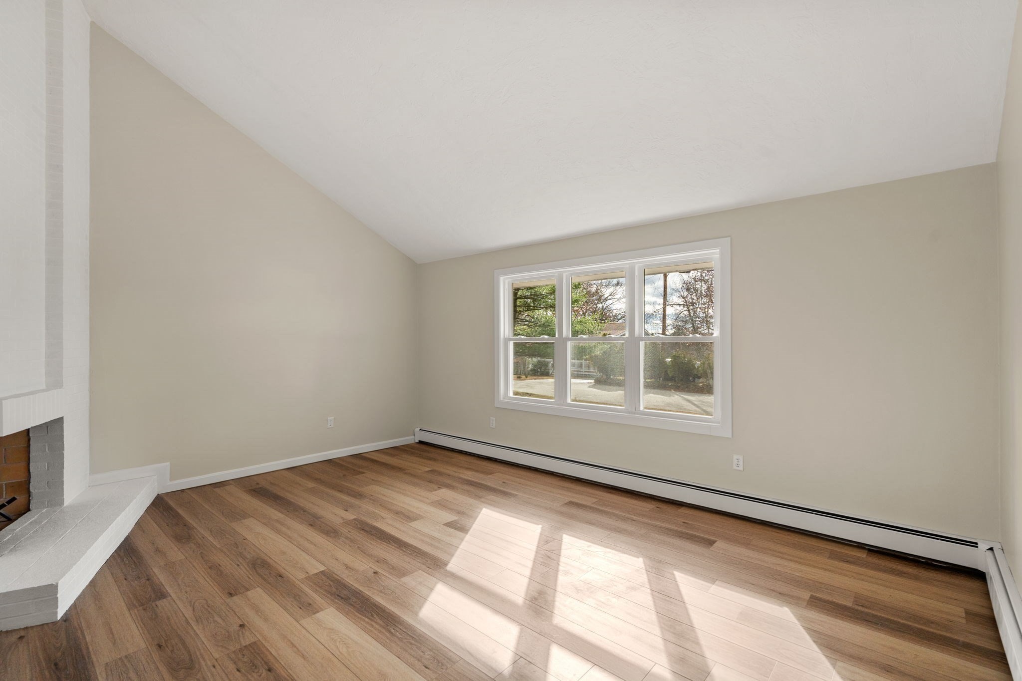 9 Scenic Ave, Webster, MA 01570 - Image 4