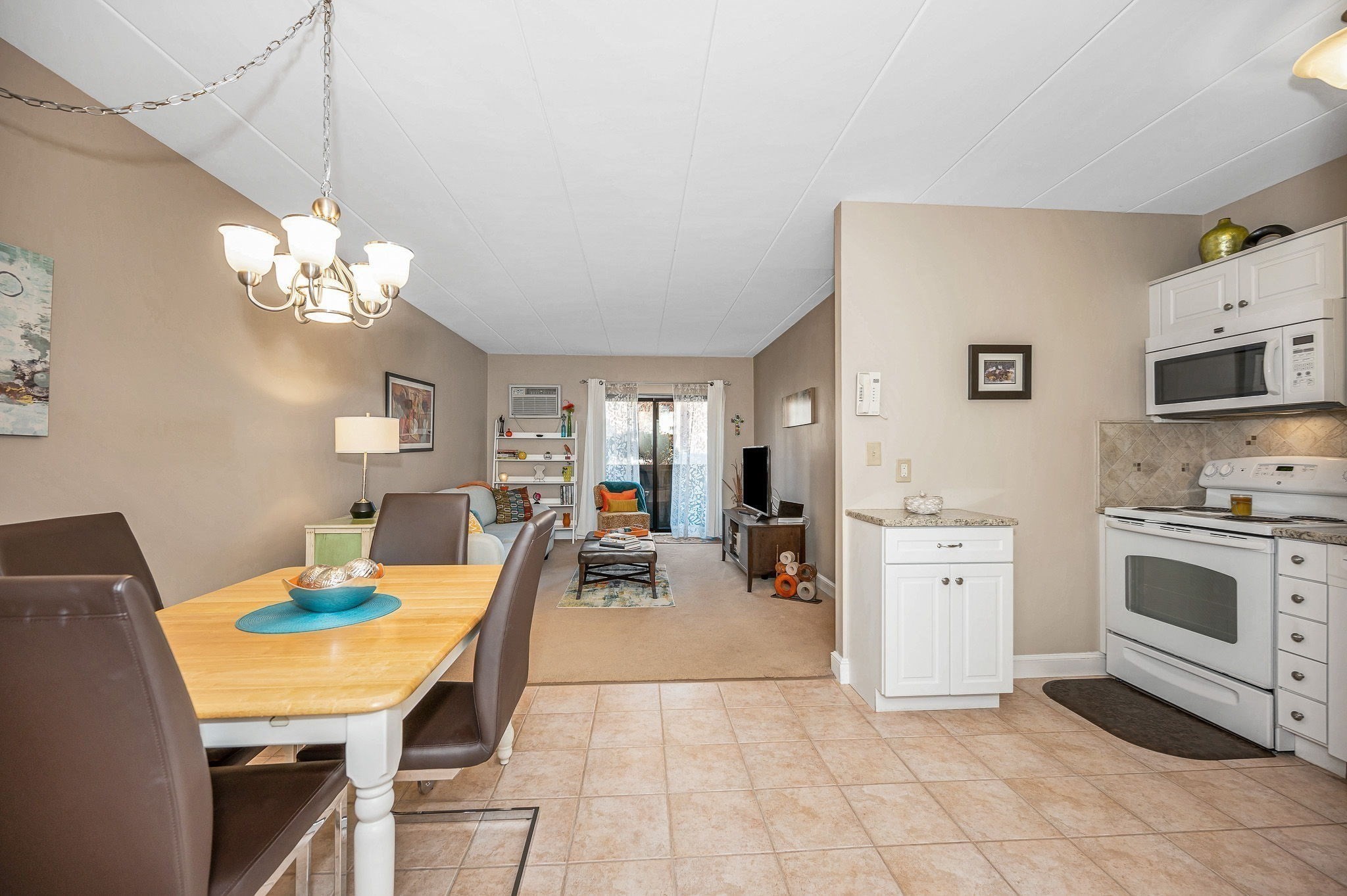 137 Franklin St Unit 102, Stoneham, MA 02180 - Image 2