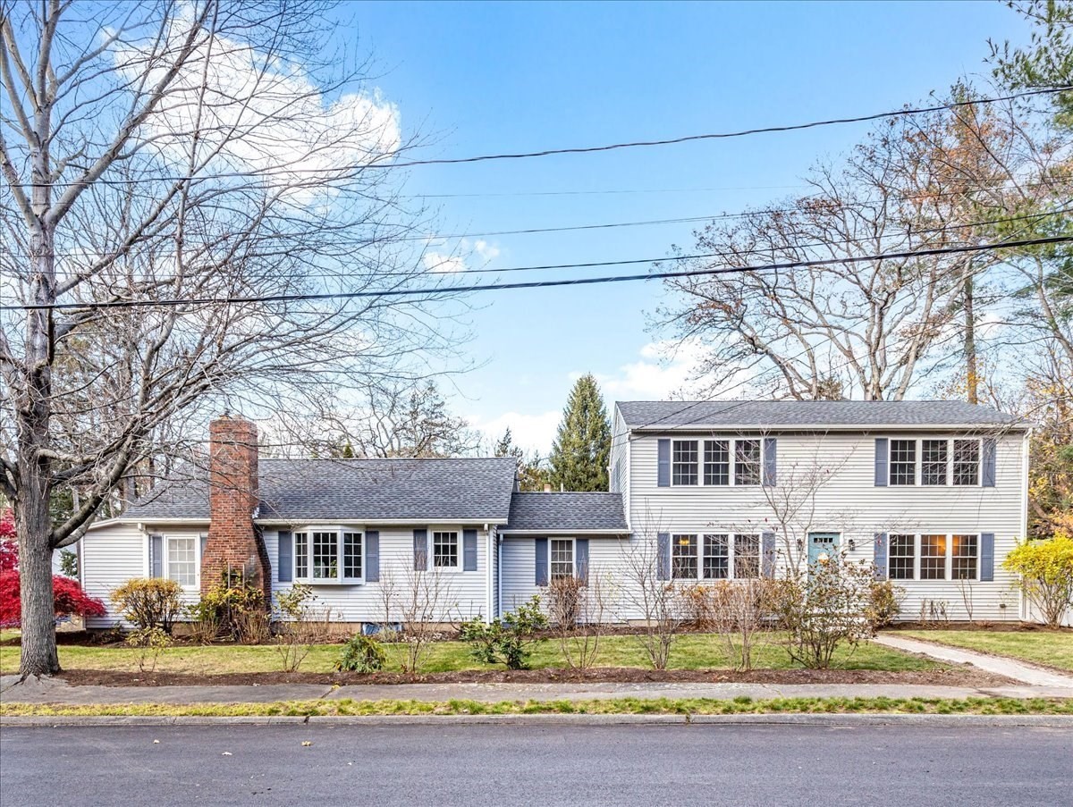52 Baker St, Walpole, MA 02081