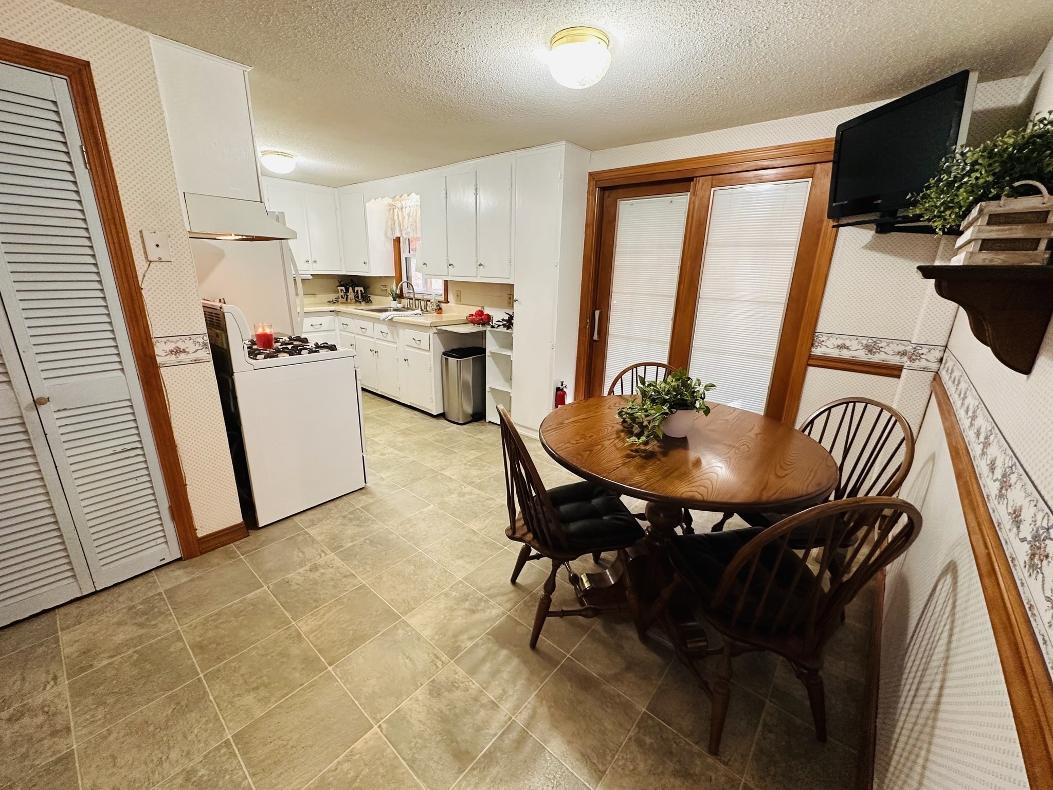 41 Kerry Dr, Springfield, MA 01118 - Image 8