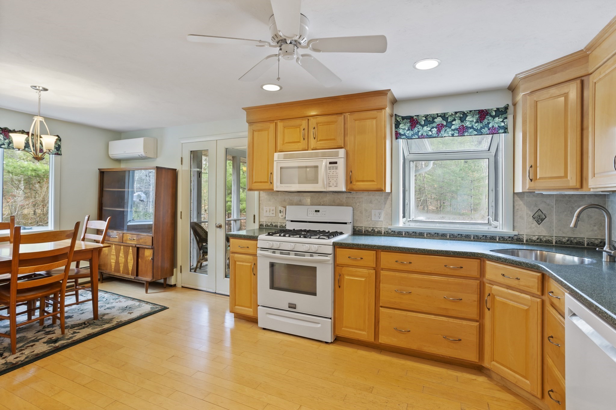 23 Bentley Ln, Chelmsford, MA 01824 - Image 11