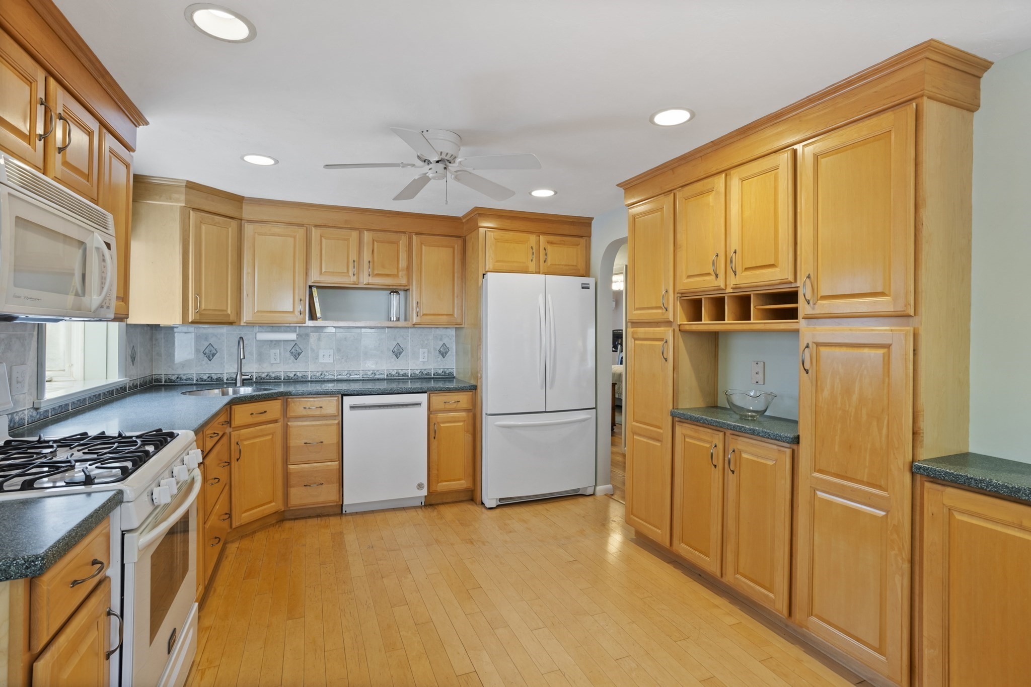 23 Bentley Ln, Chelmsford, MA 01824 - Image 10