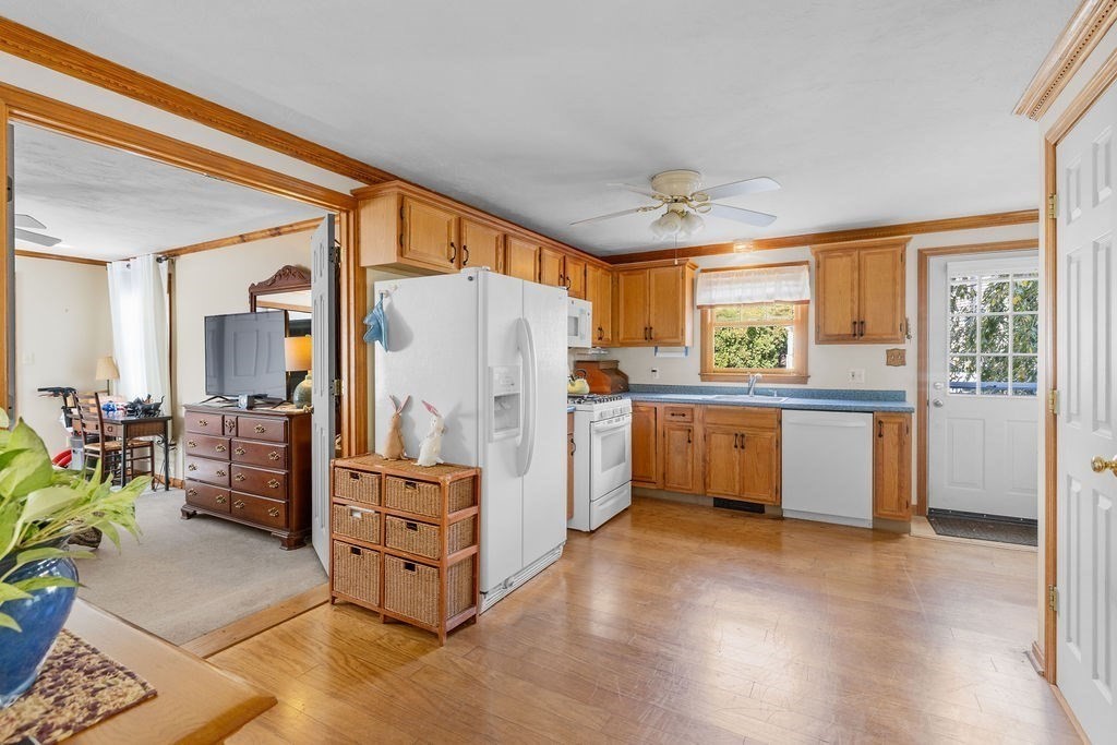 29 Elizabeth Ct, Dartmouth, MA 02747 - Image 15