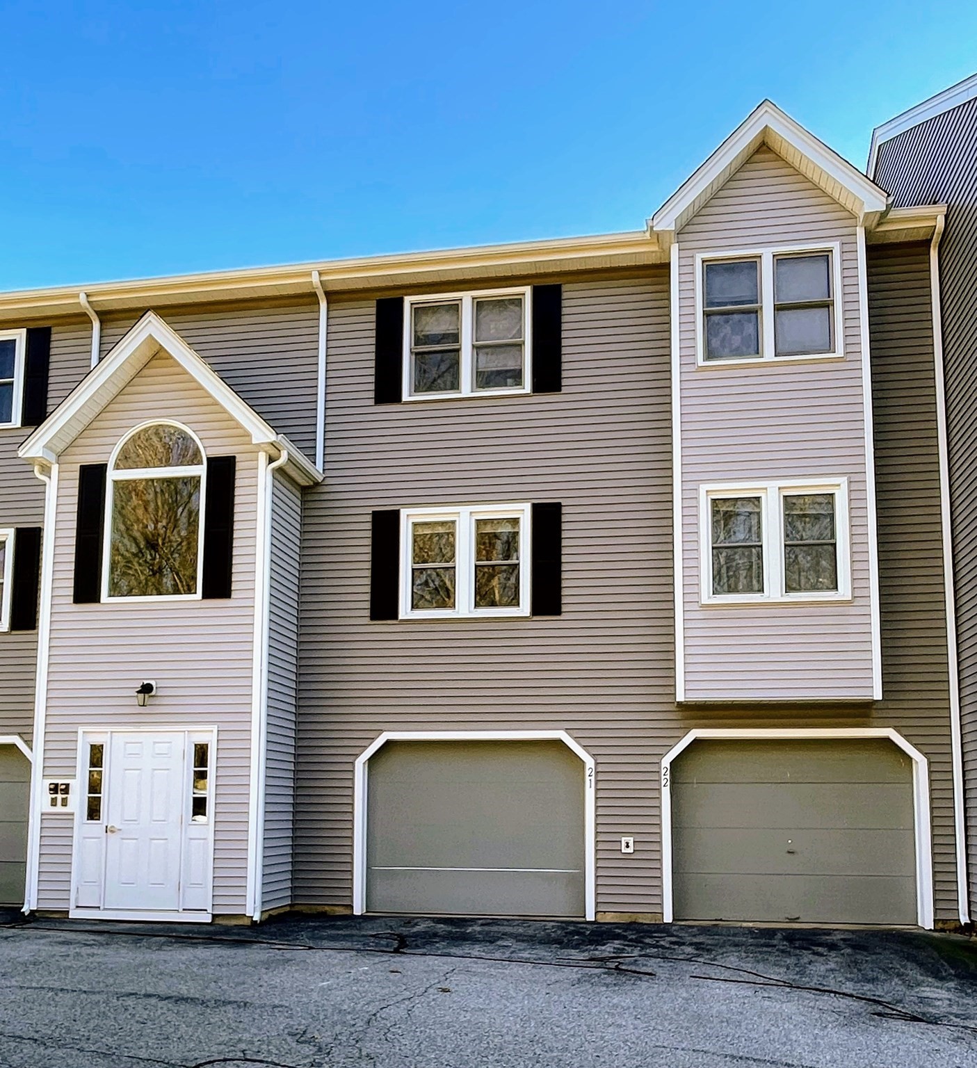 124 Tennis Plaza Unit 22, Dracut, MA 01826 - Image 1