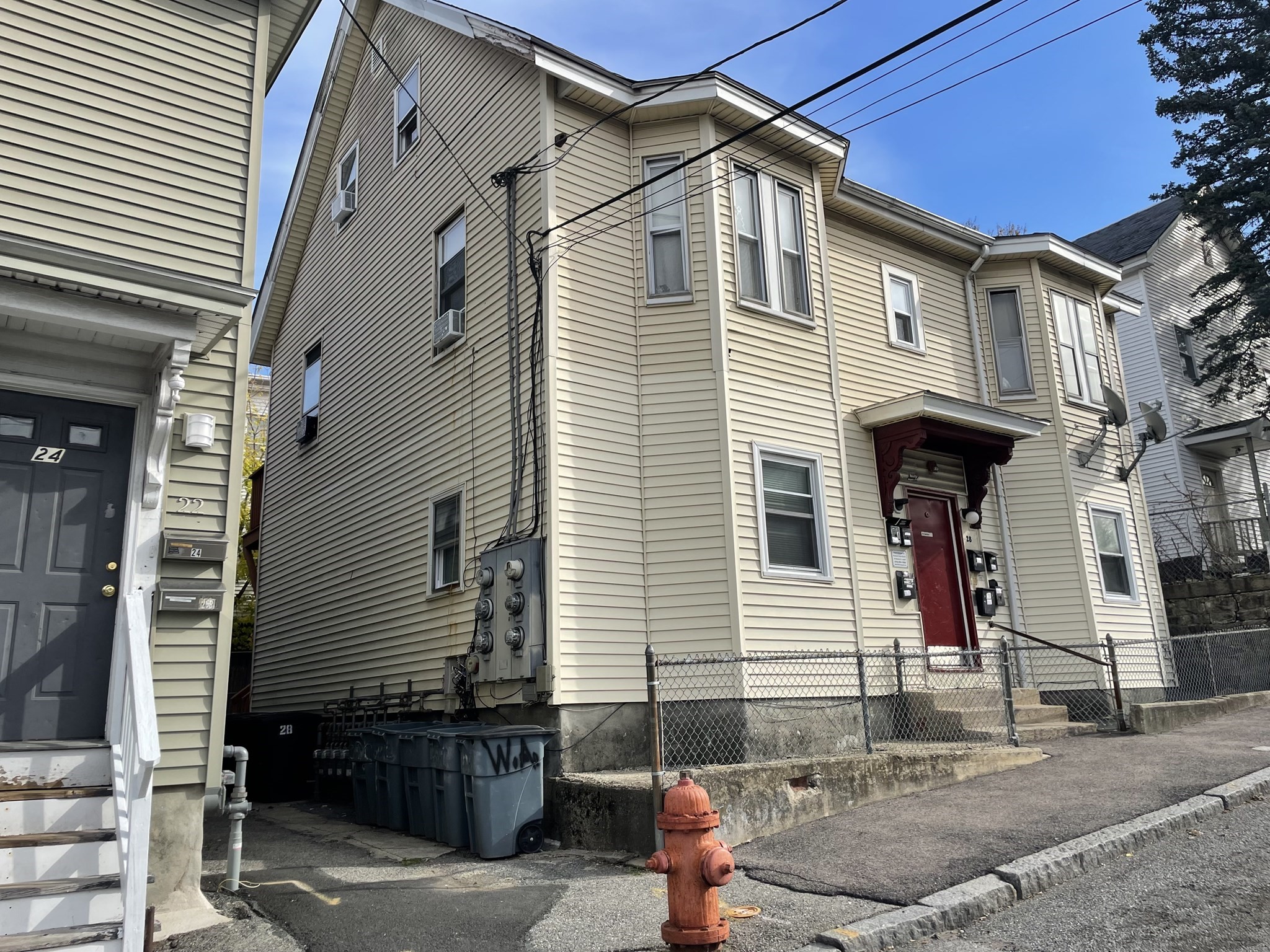 28 Grand St, Lowell, MA 01851 - Image 2