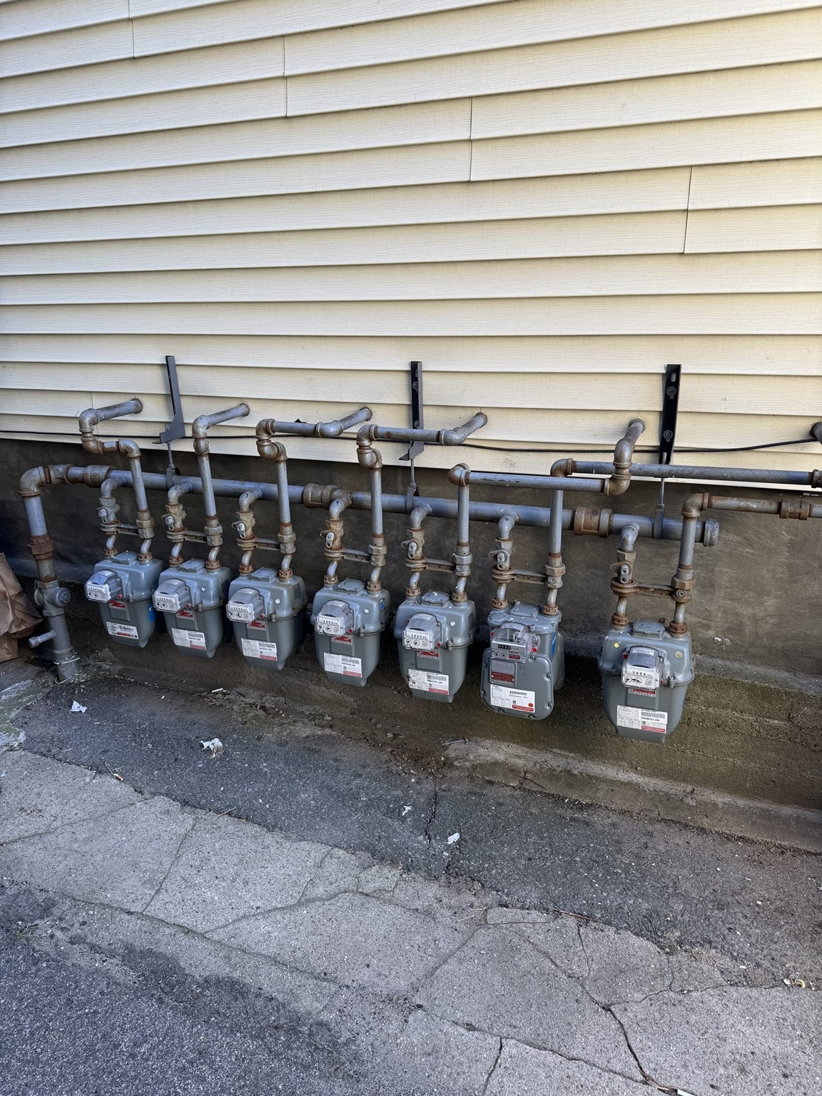 28 Grand St, Lowell, MA 01851 - Image 4