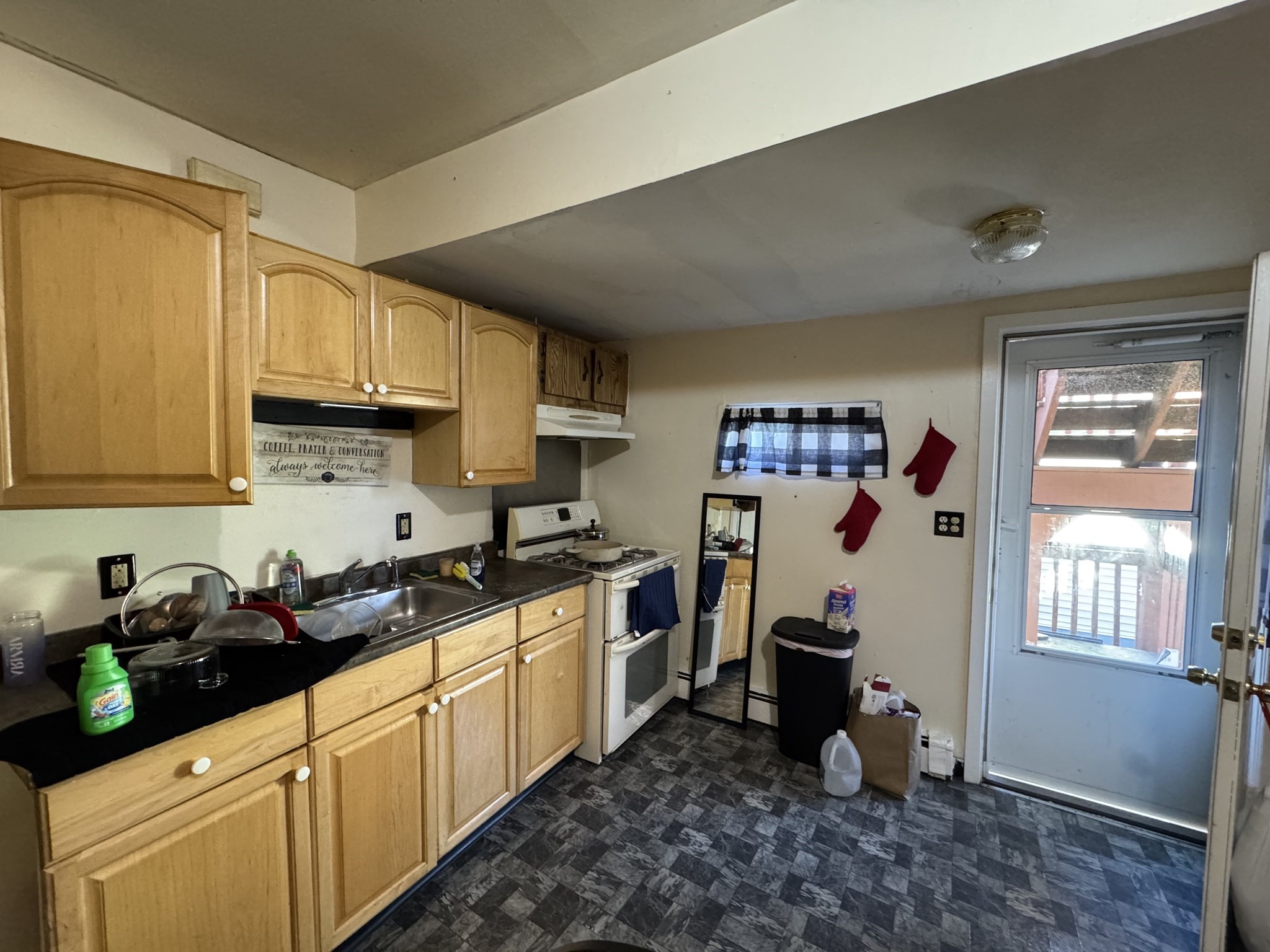 28 Grand St, Lowell, MA 01851 - Image 9