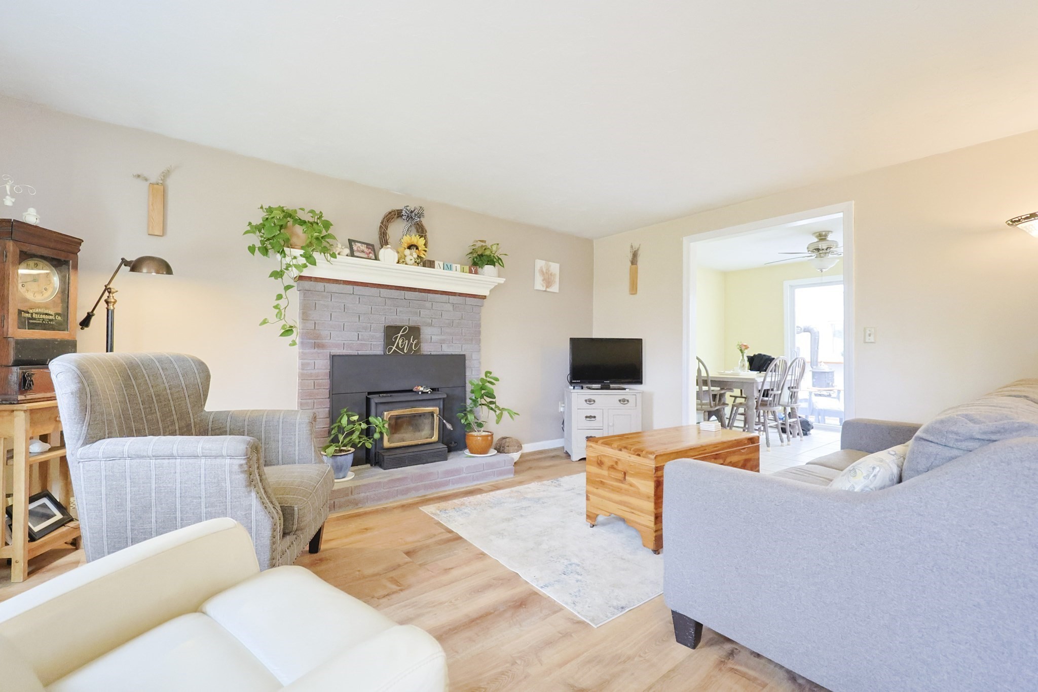 75 Lake St, Uxbridge, MA 01569 - Image 2