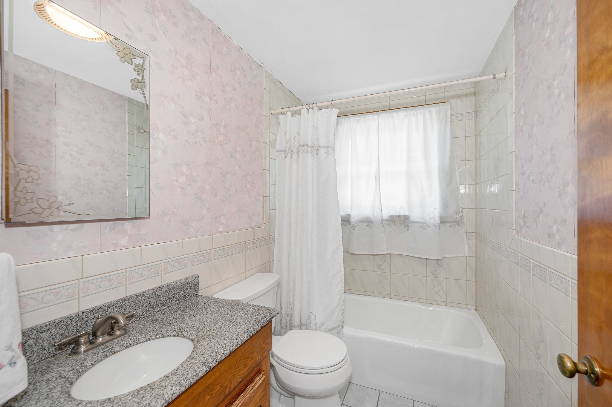 1370 Varnum Ave, Lowell, MA 01854 - Image 15
