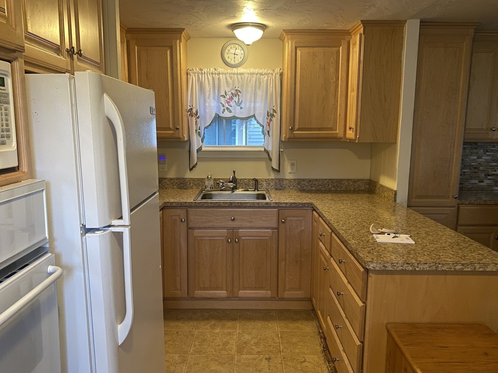 38 Danielle St, Plainville, MA 02762 - Image 4