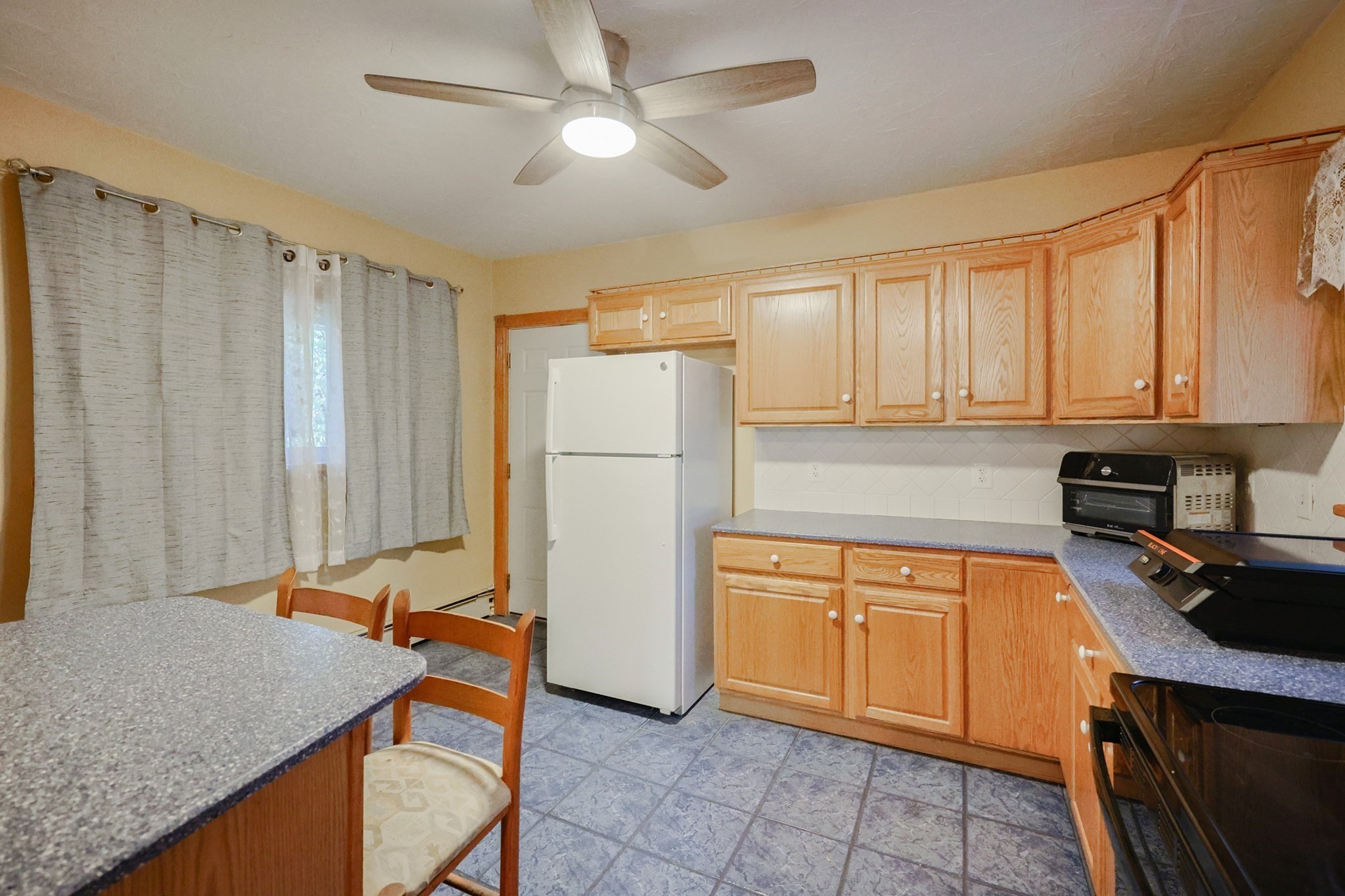 107 Lake Unit B, Webster, MA 01570 - Image 2