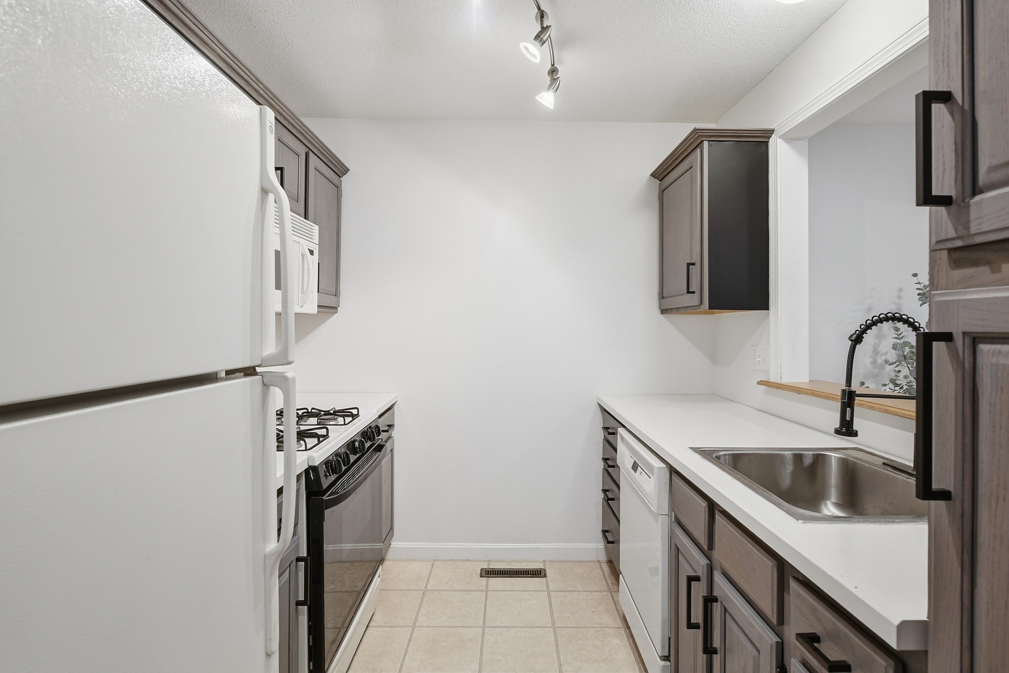 18 Palmer Rd Unit 15, Monson, MA 01057 - Image 3
