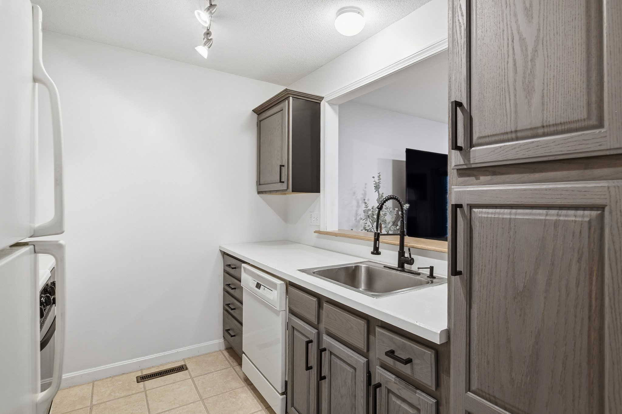 18 Palmer Rd Unit 15, Monson, MA 01057 - Image 5