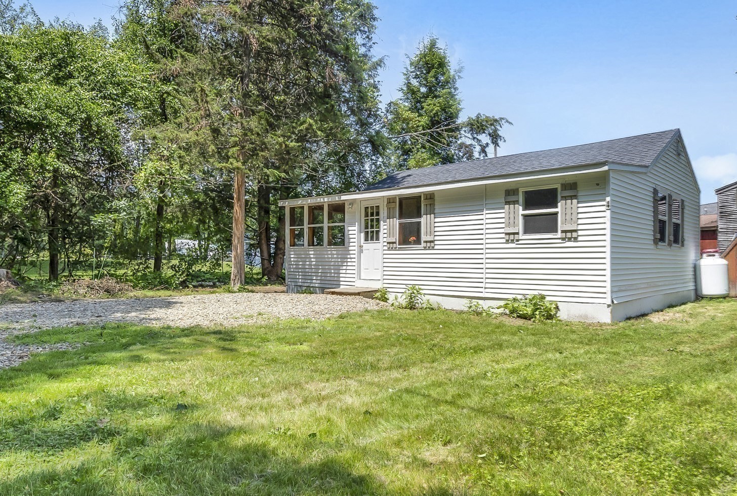 4 Lake Shore Lane, Holland, MA 01521