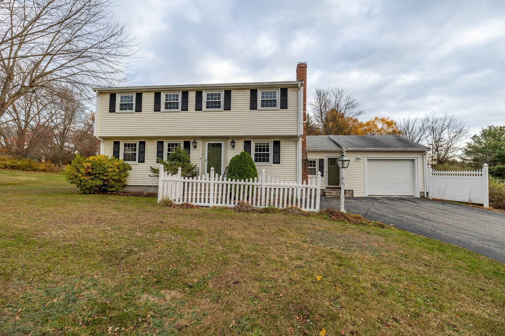 97 Kendall Rd, Tewksbury, MA 01876