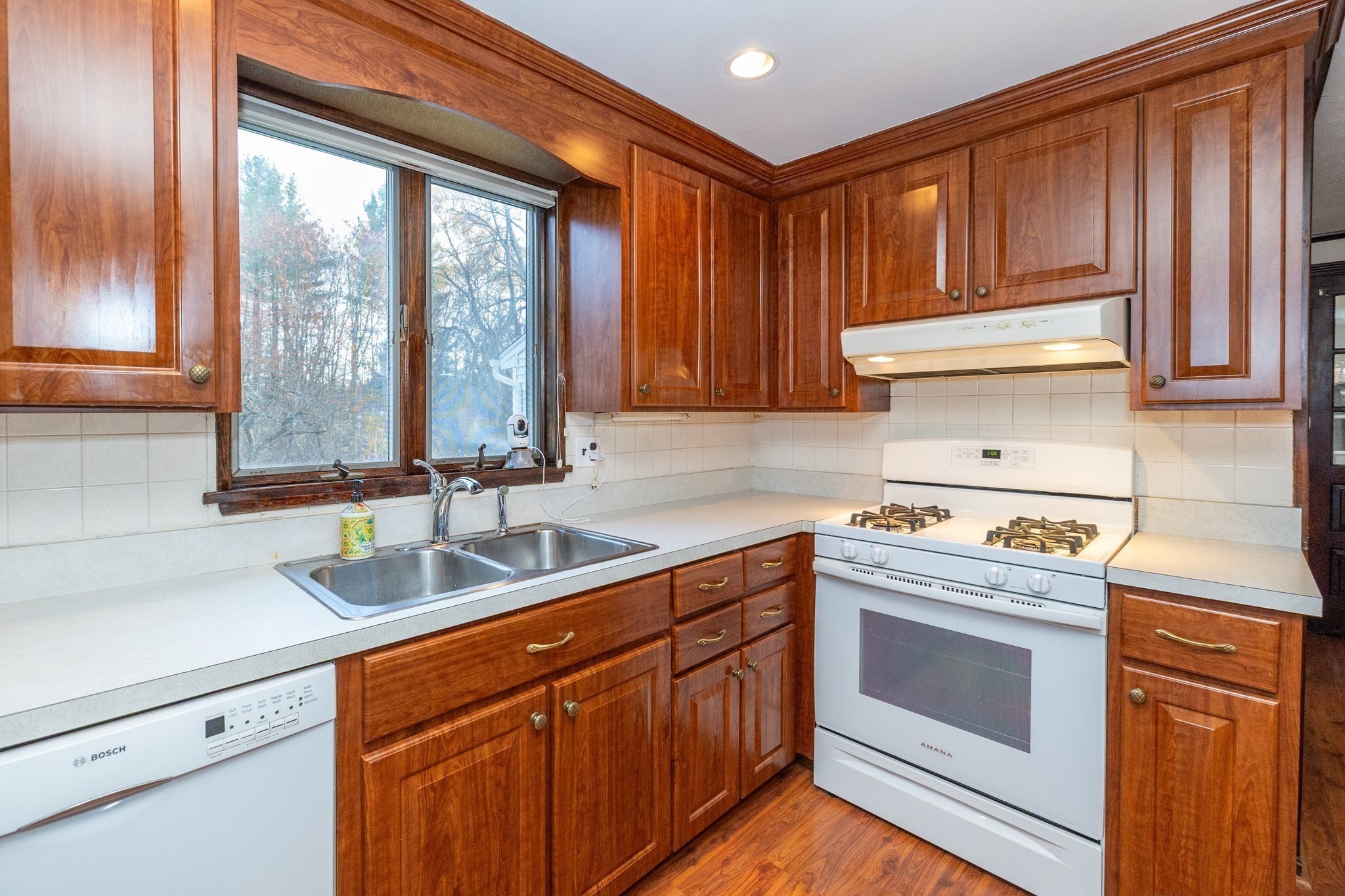 97 Kendall Rd, Tewksbury, MA 01876 - Image 9