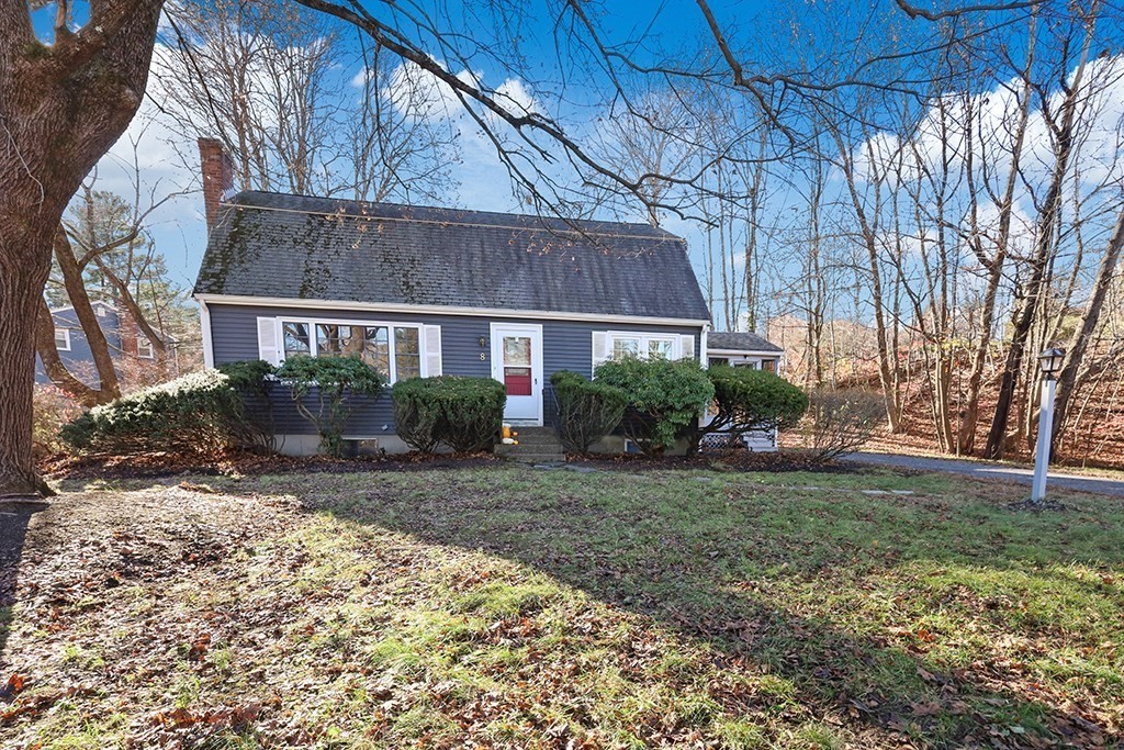8 Autumn Ln, Walpole, MA 02081