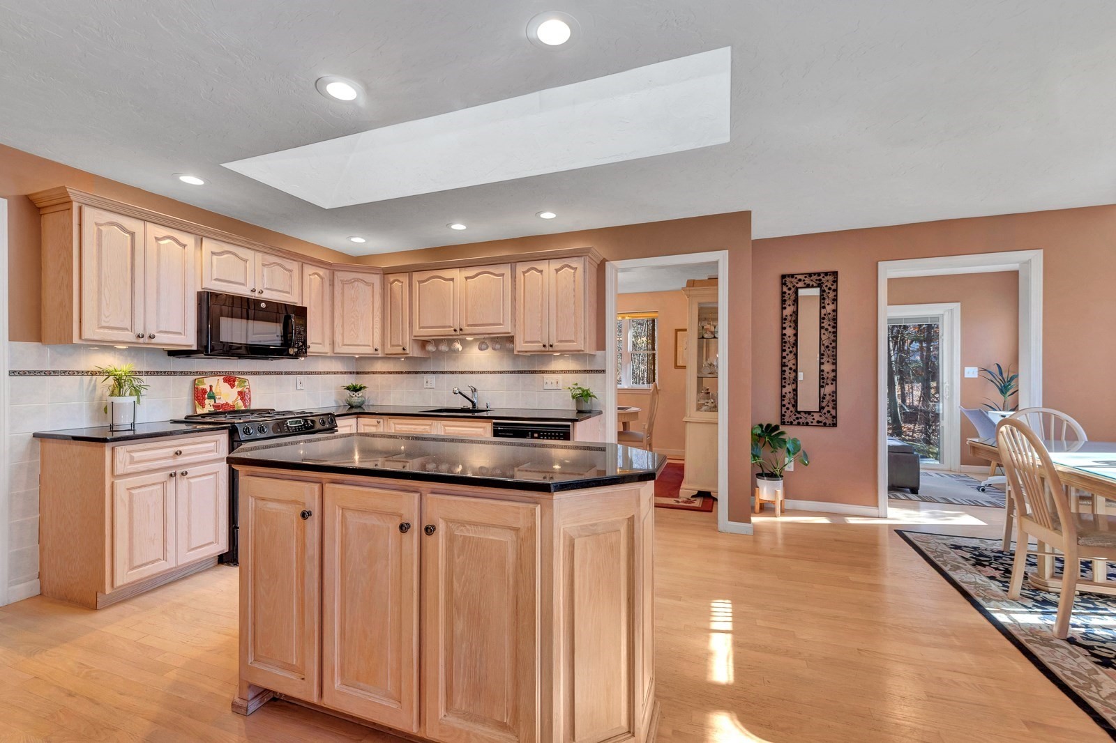 16 Sarah'S Way, Peabody, MA 01960 - Image 15