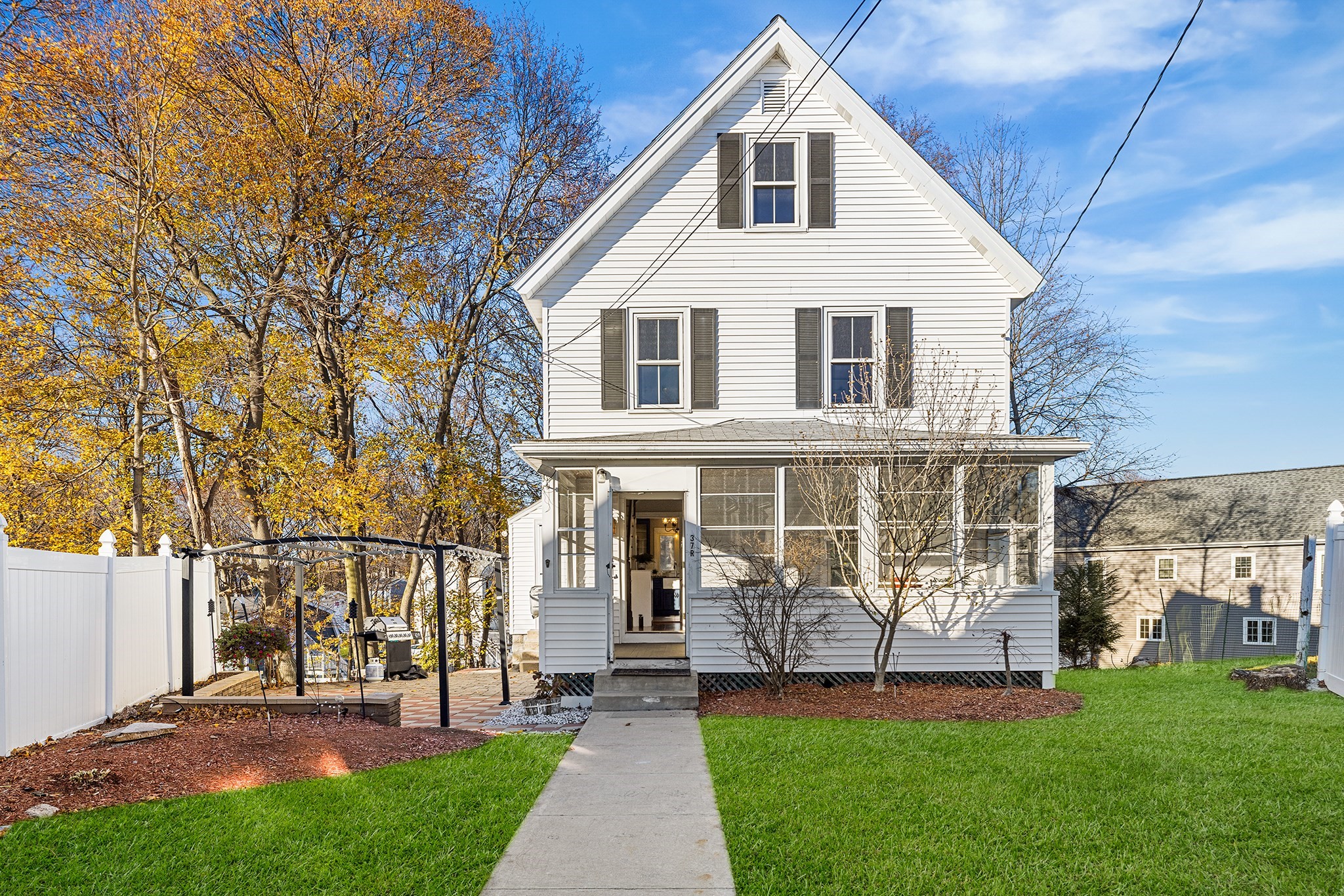 37 Chestnut Street, Woburn, MA 01801