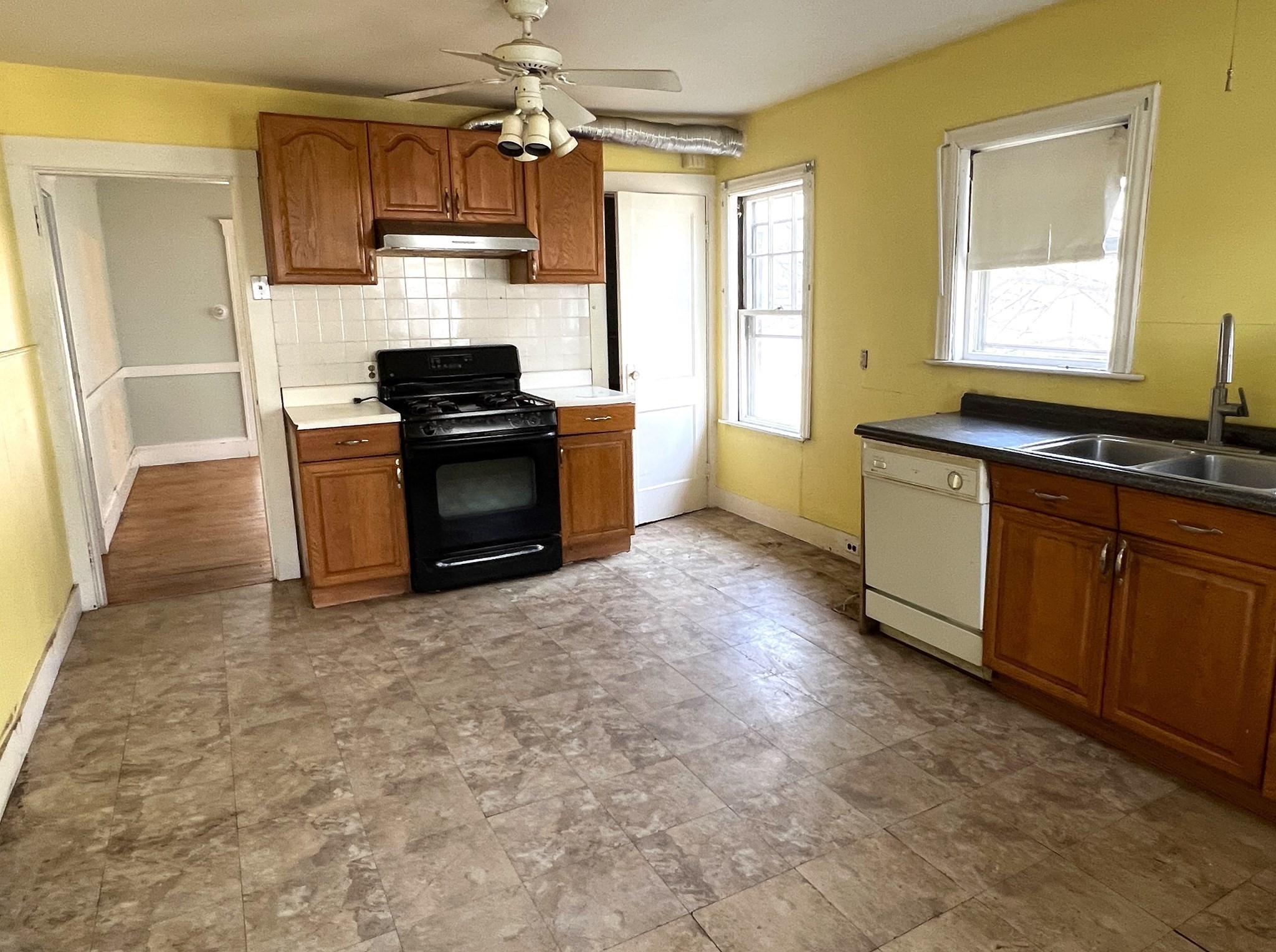 307 Clifton St, Malden, MA 02148 - Image 2