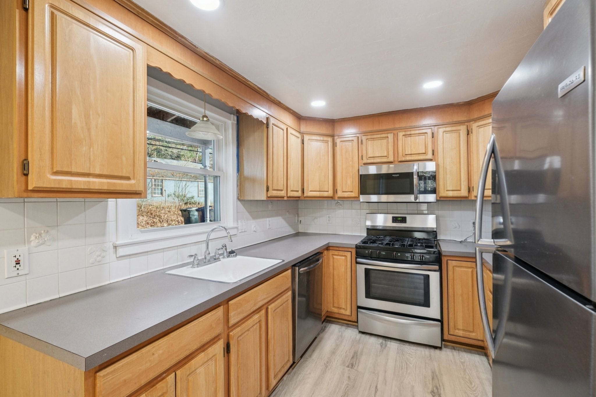 351 Peters Pond Dr, Dracut, MA 01826 - Image 8