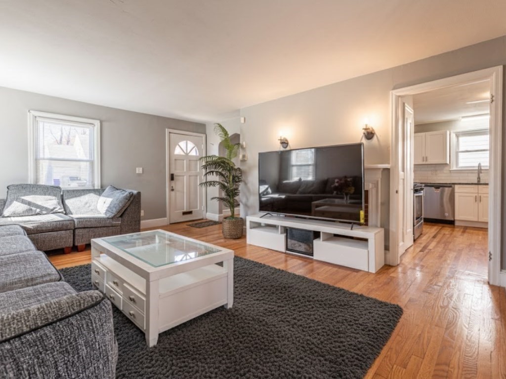 19 Roosevelt Ave, Springfield, MA 01118 - Image 2