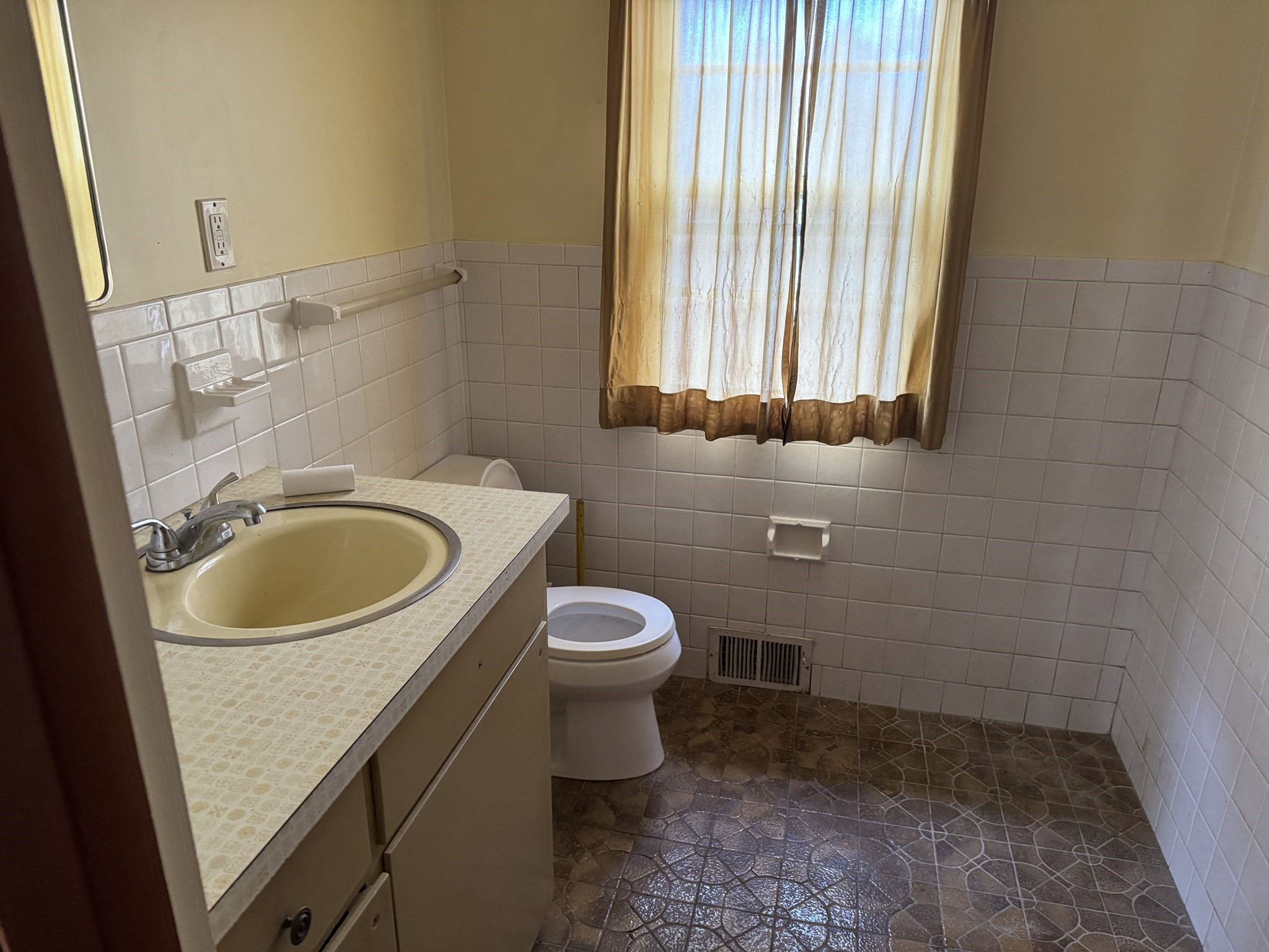 1454 S Branch Pkwy, Springfield, MA 01129 - Image 12