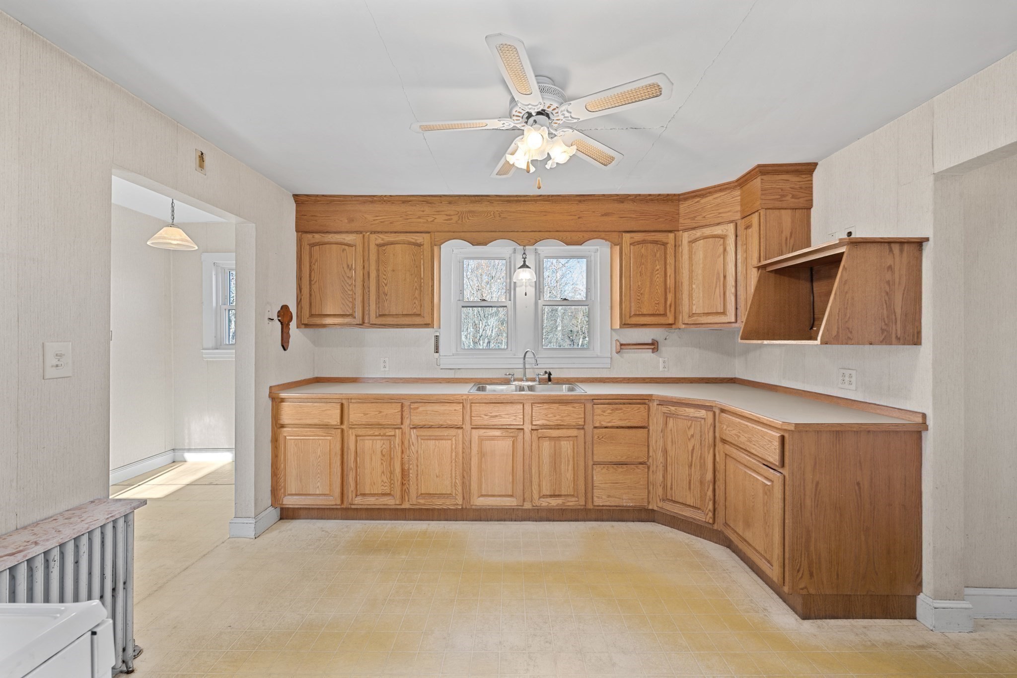 212 Pearl St, Gardner, MA 01440