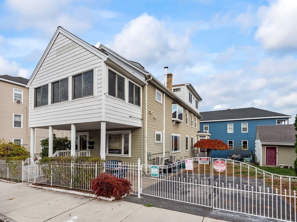 59 Barclay St, Worcester, MA 01604