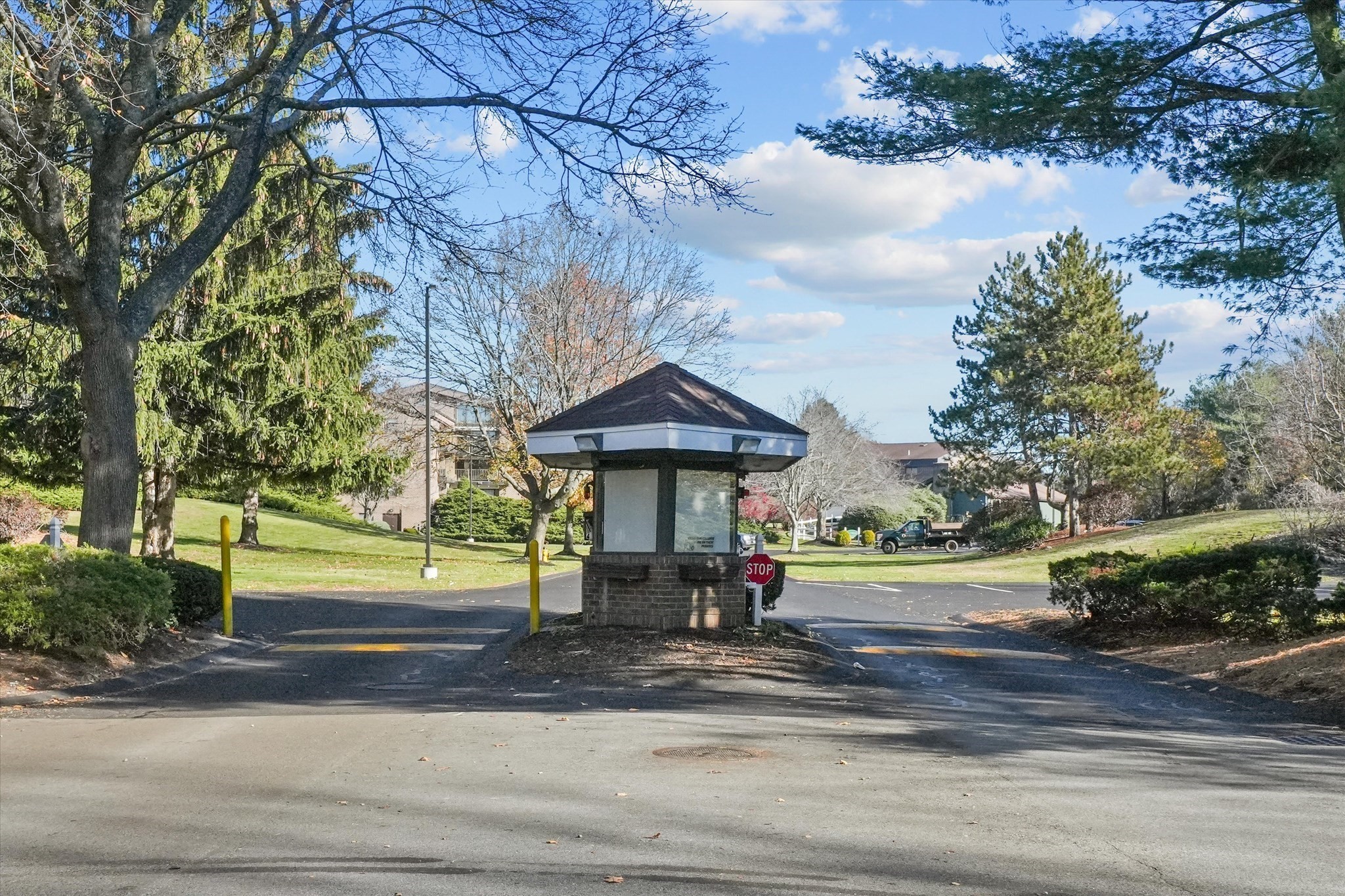 9 Ledgewood Way Unit 6, Peabody, MA 01960 - Image 2