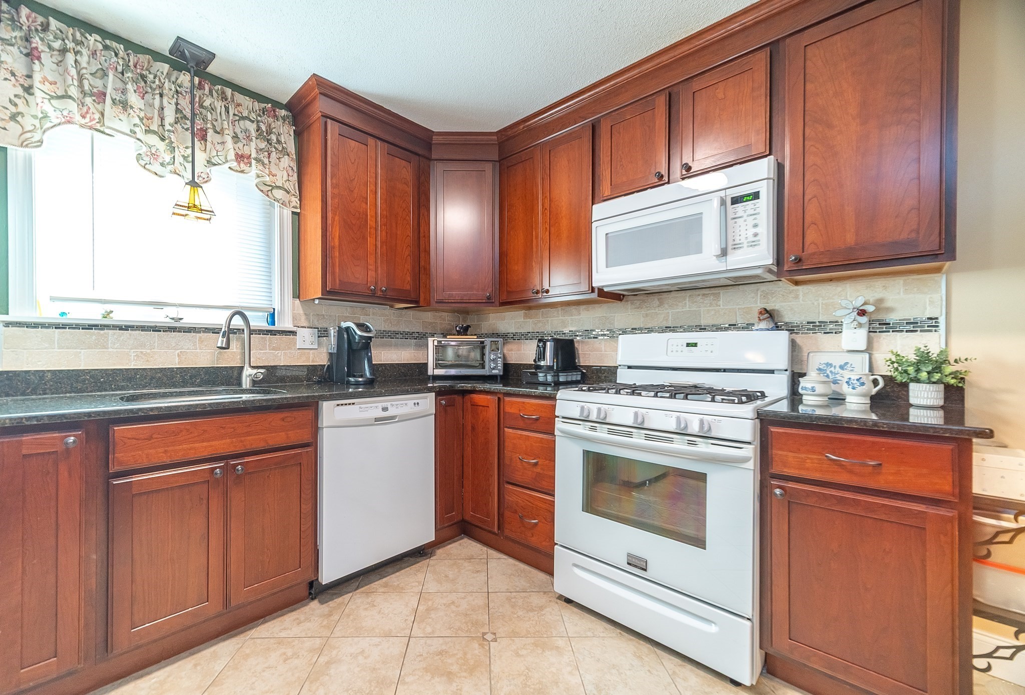 172 Beekman Dr Unit 172, Agawam, MA 01001 - Image 10