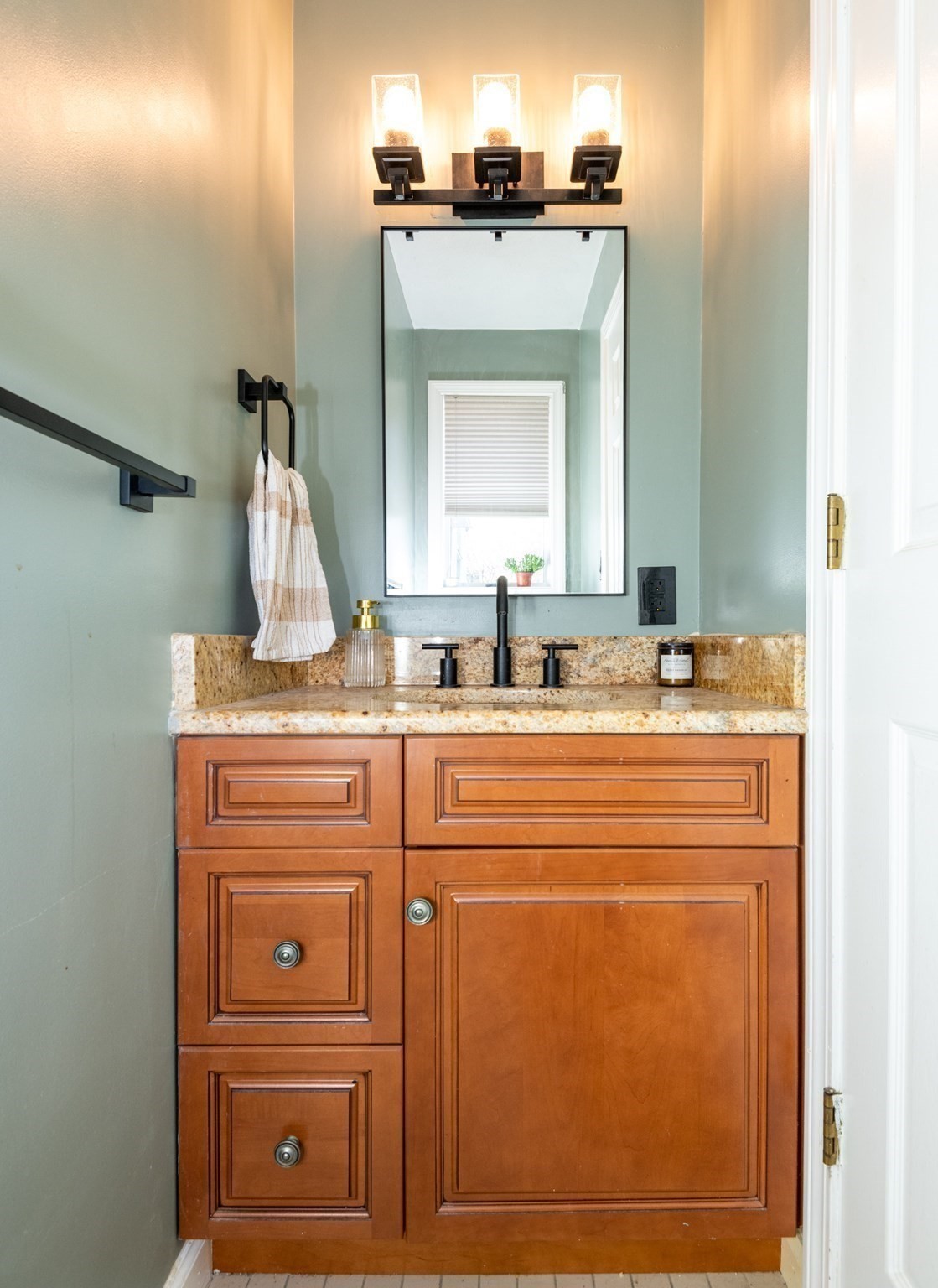 905 Sherwood Forest Ln. Unit 905, Saugus, MA 01906 - Image 18