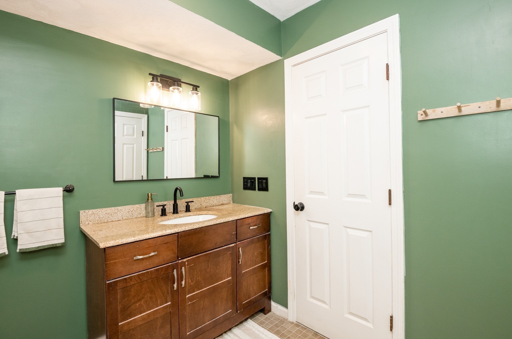 905 Sherwood Forest Ln. Unit 905, Saugus, MA 01906 - Image 29