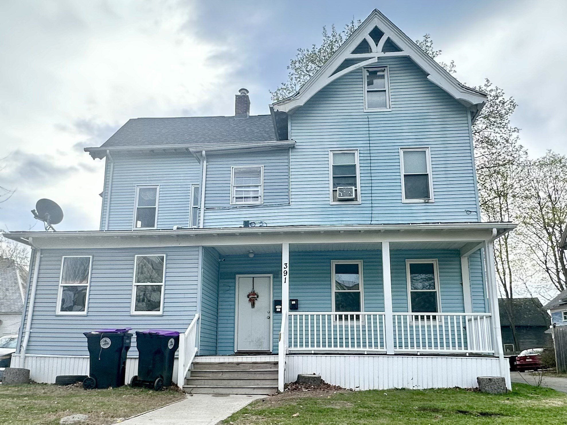391 Pleasant St, Holyoke, MA 01040