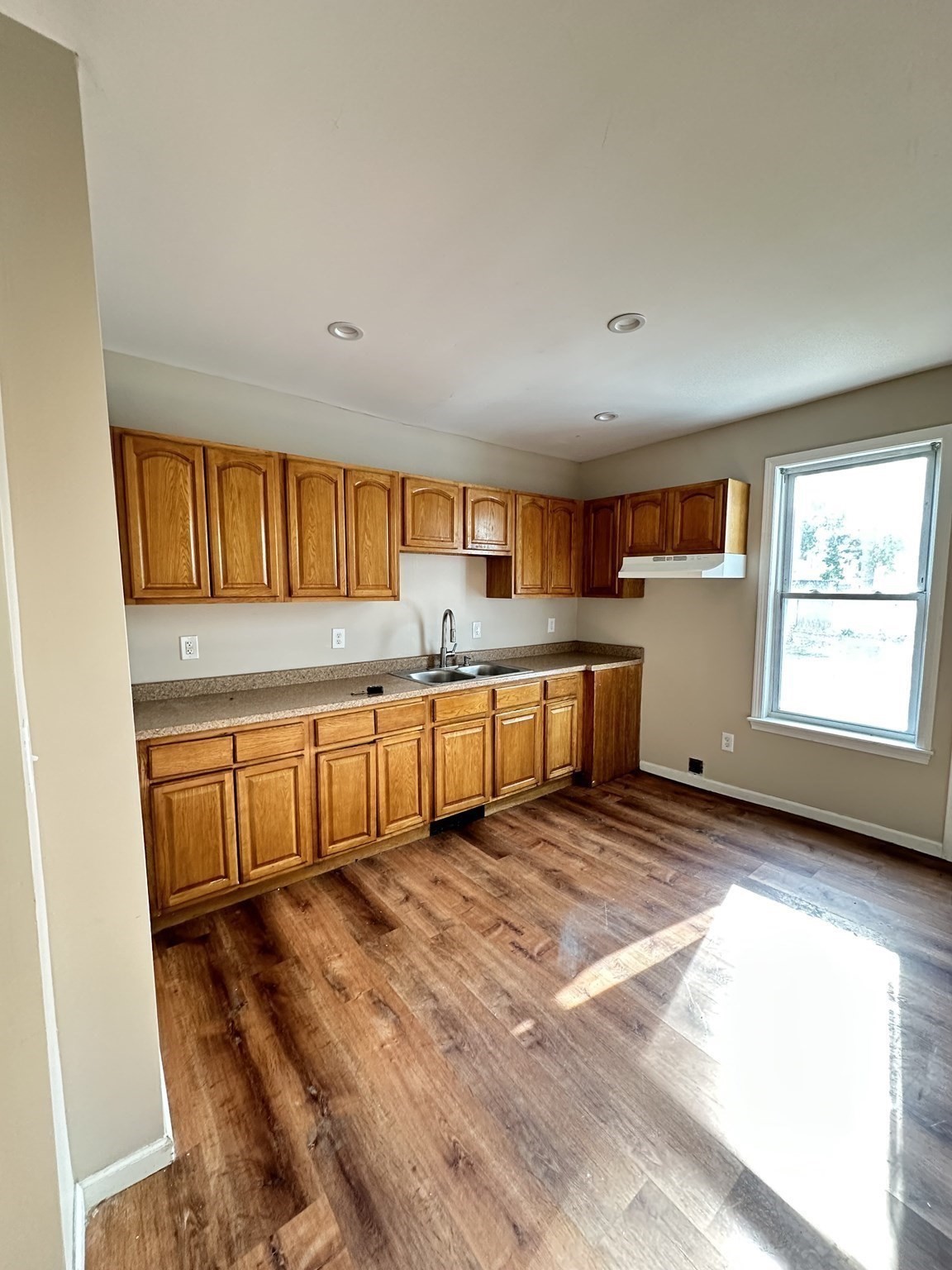 391 Pleasant St, Holyoke, MA 01040 - Image 11