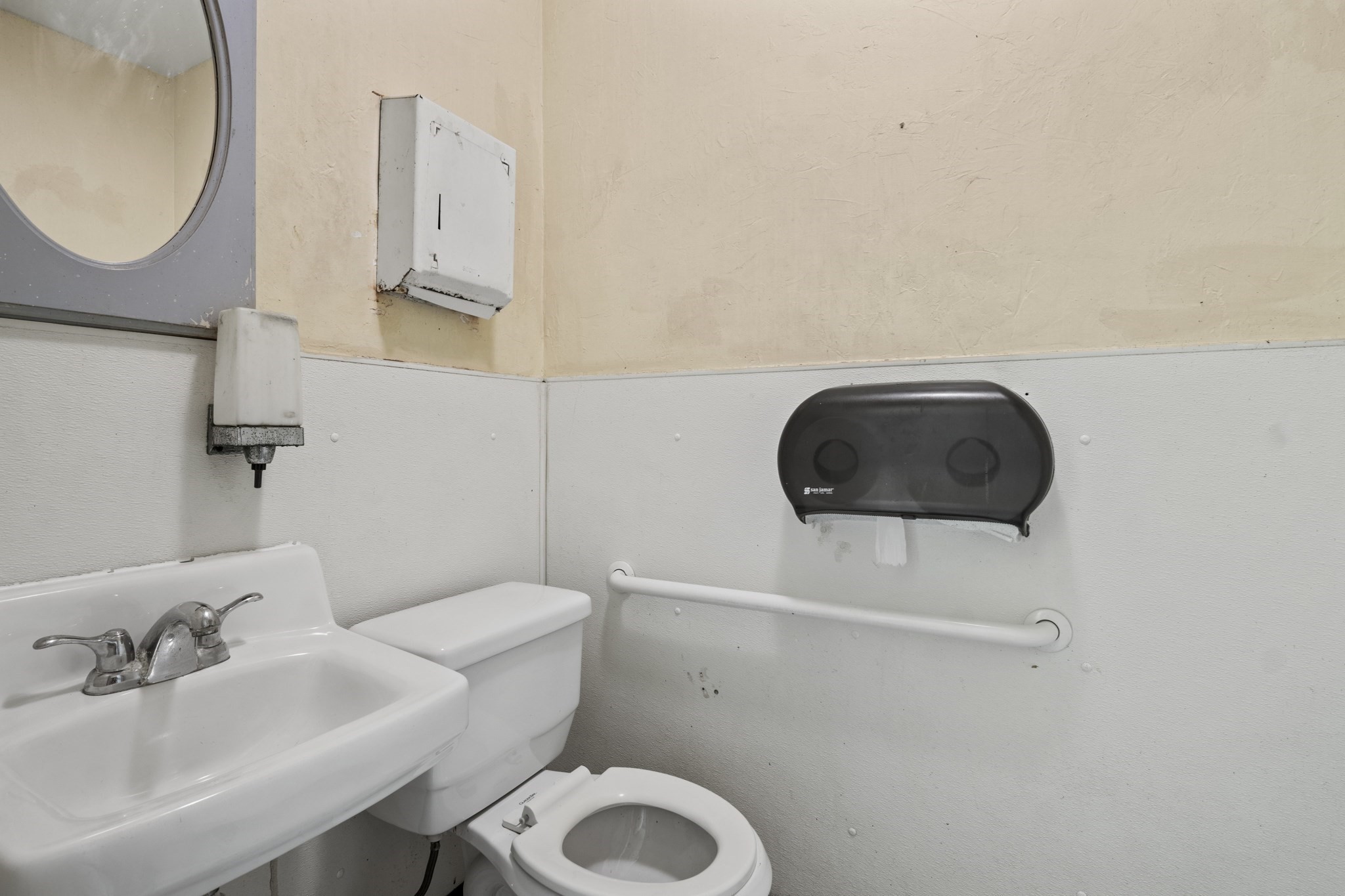 94 Princeton Boulevard, Lowell, MA 01851 - Image 14