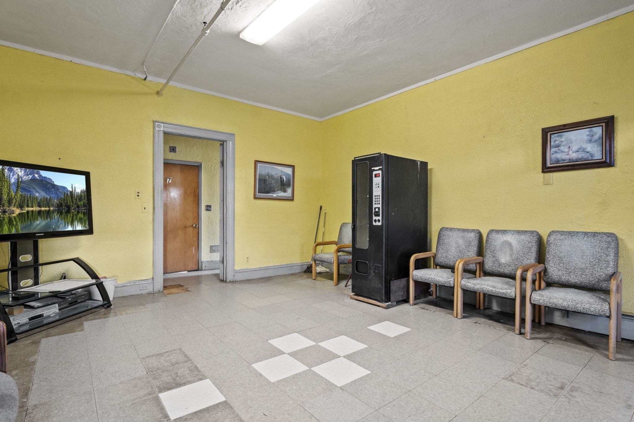 94 Princeton Boulevard, Lowell, MA 01851 - Image 10