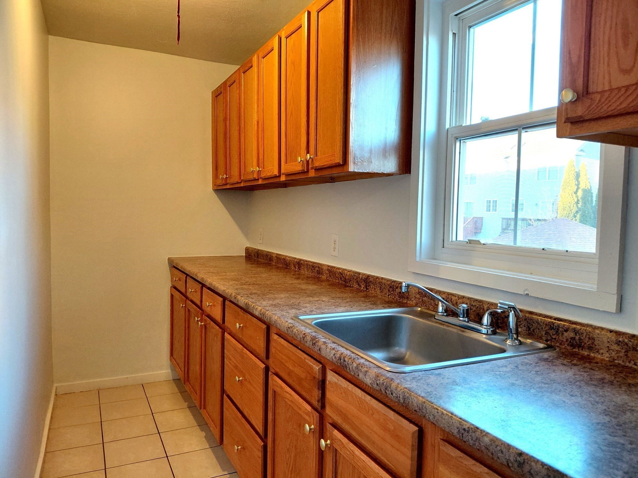 195 Ludlam St, Lowell, MA 01850 - Image 8