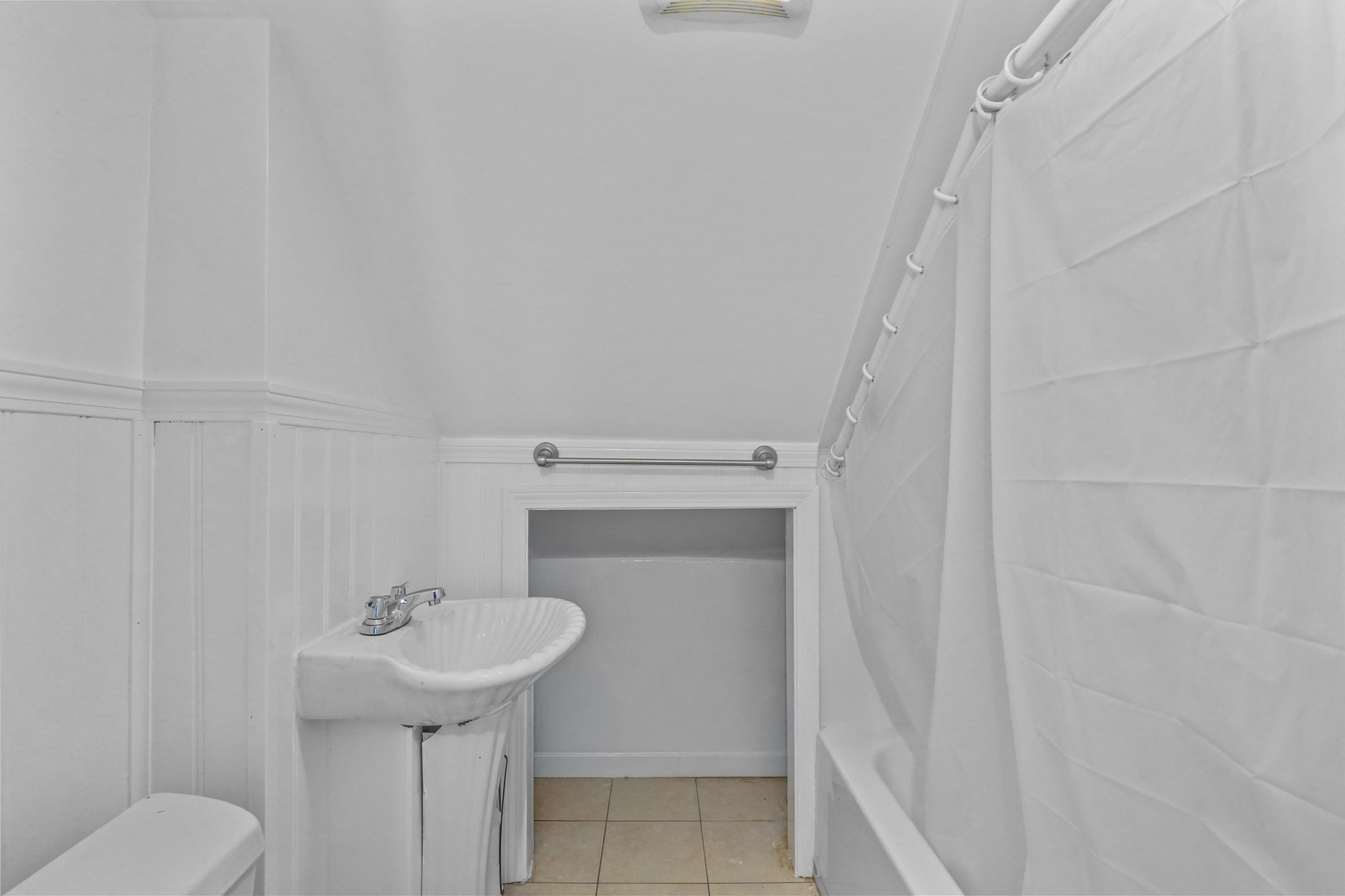 32 Orchard St, Lawrence, MA 01840 - Image 16