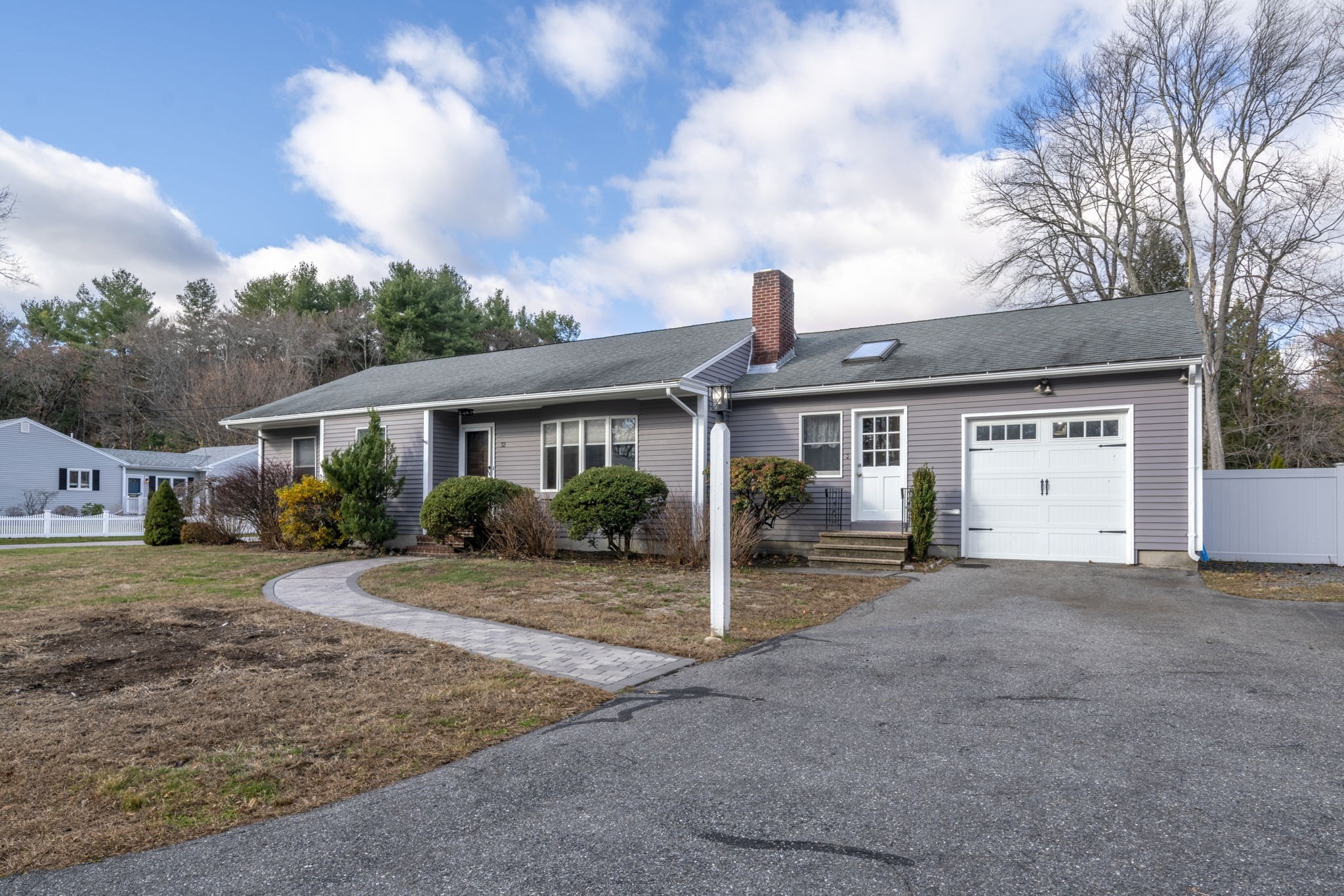 32 Lucerne Dr, Andover, MA 01810