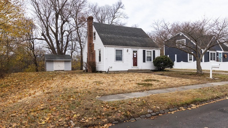 46 Roslyn Ave, Cranston, RI 02910 - Image 3